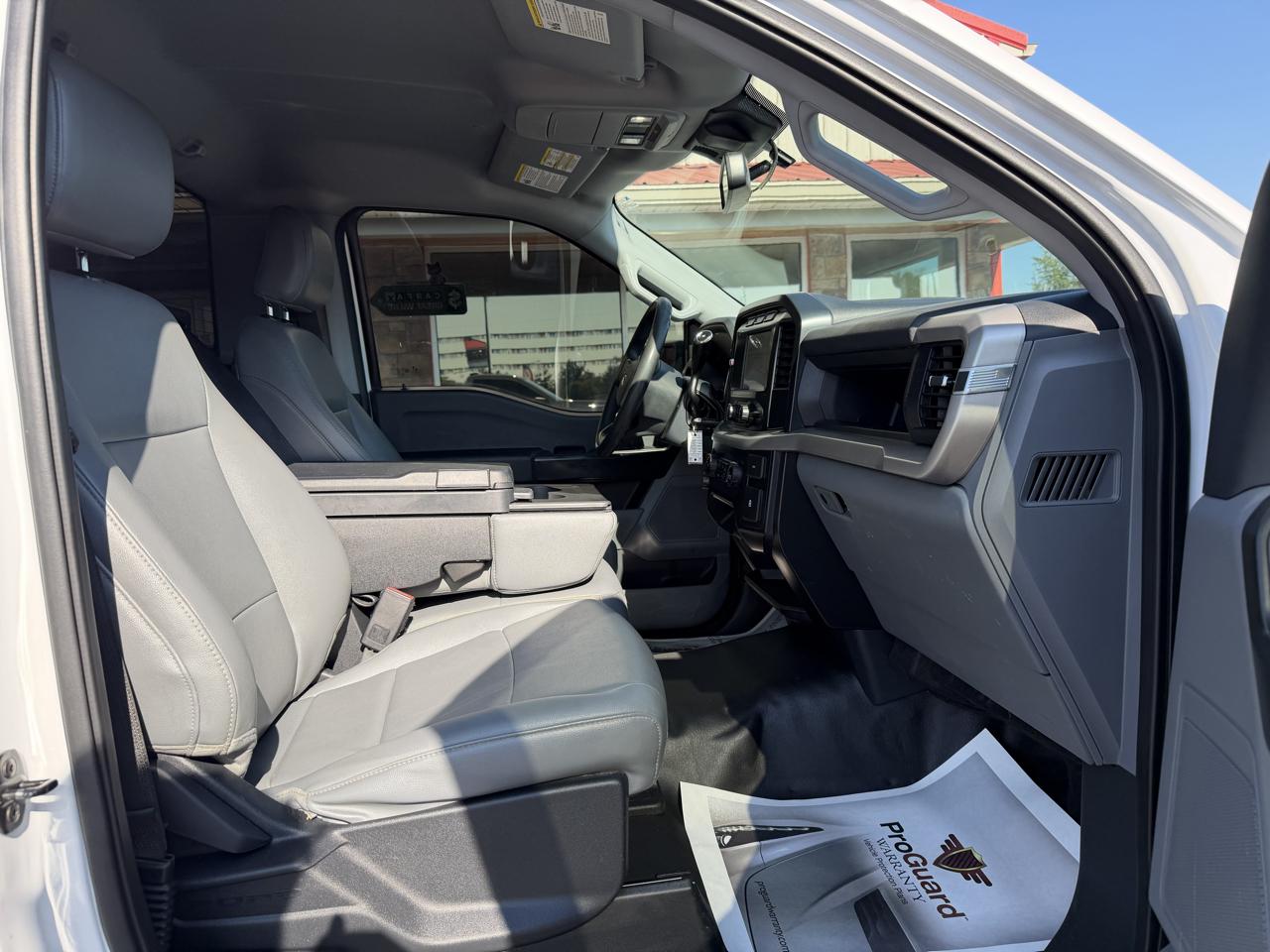 Ford F-150 4WD Reg Cab 141" XL 2022