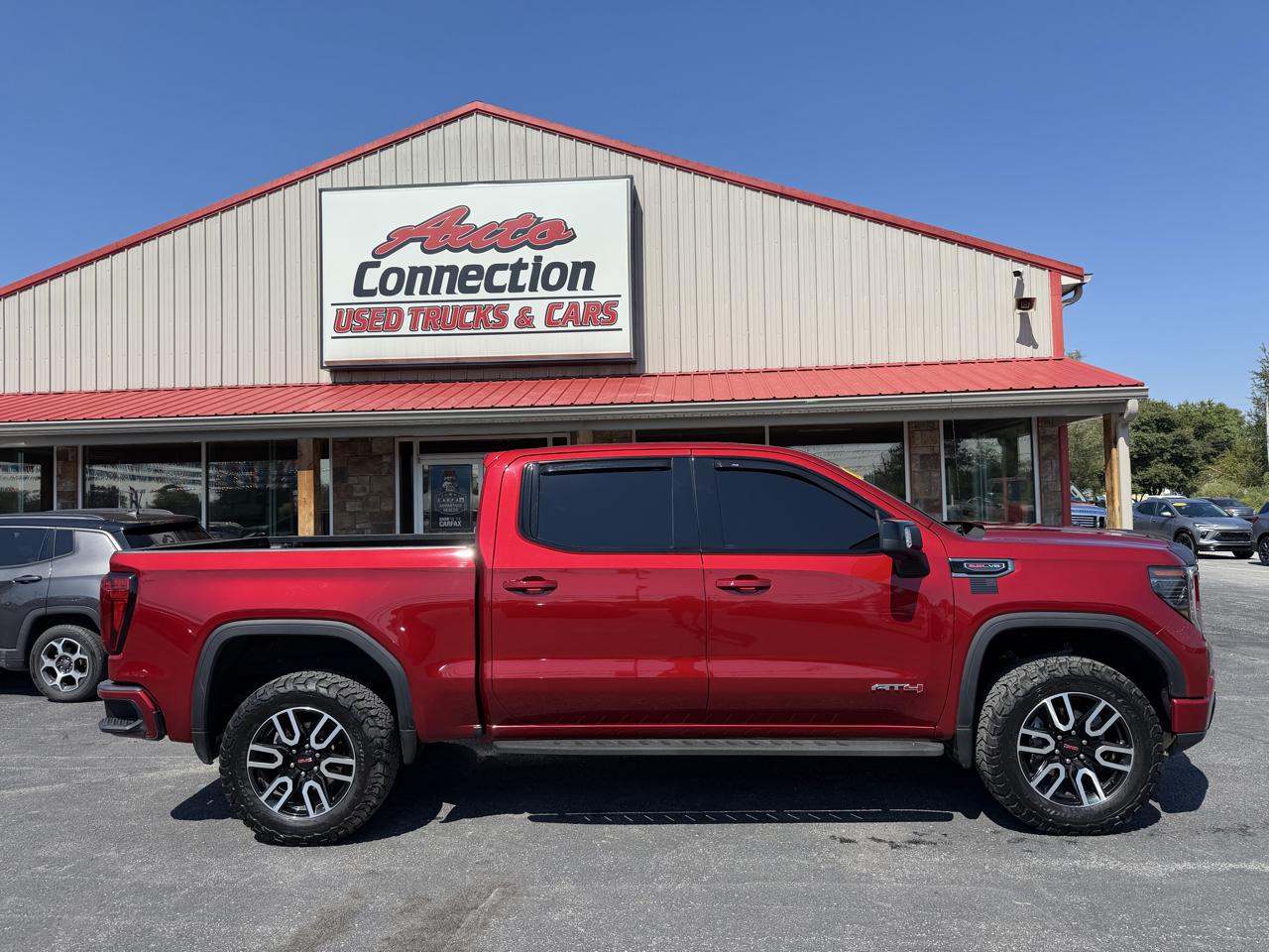 GMC Sierra 1500 4WD Crew Cab 147" AT4 2025