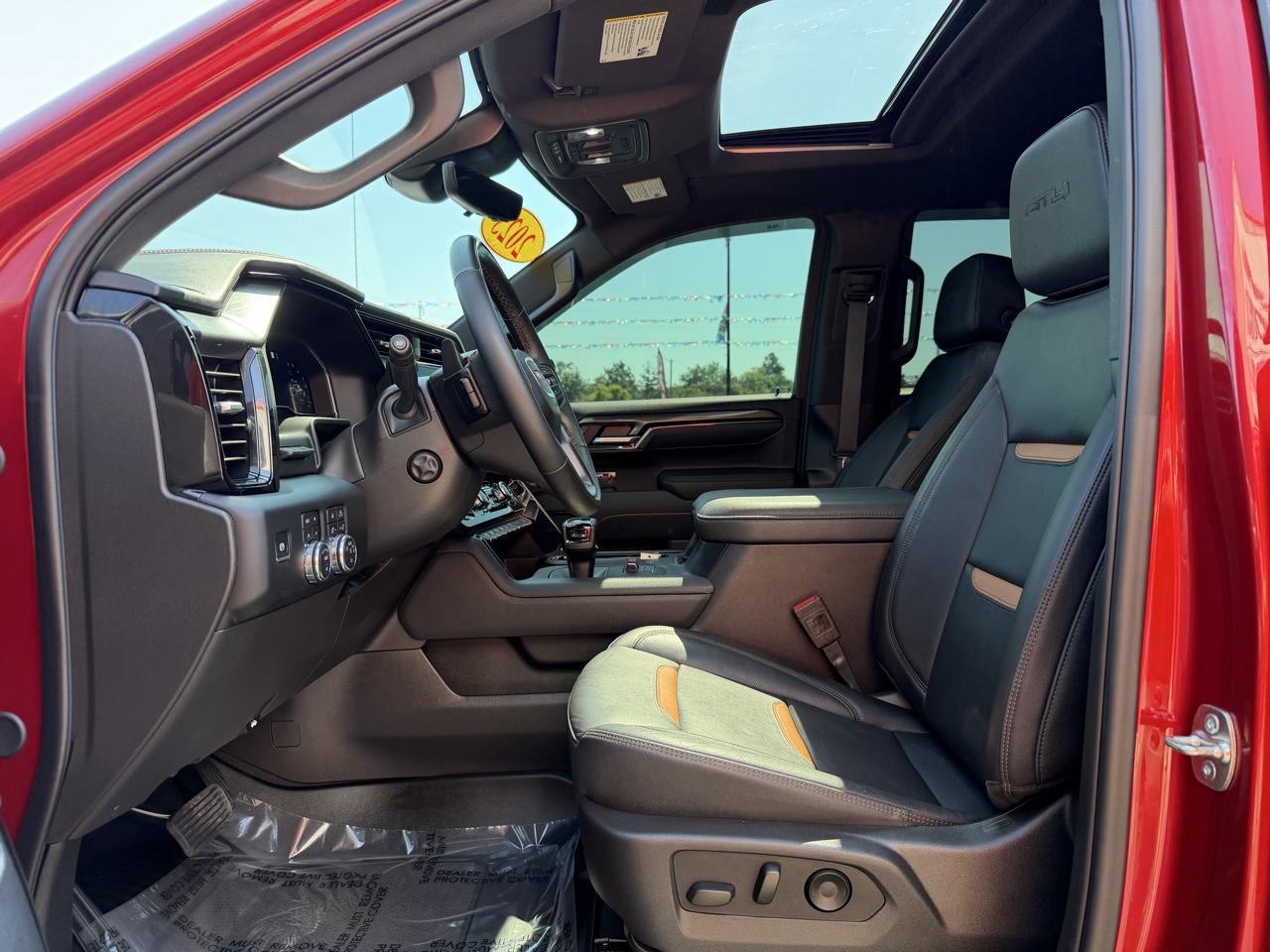 GMC Sierra 1500 4WD Crew Cab 147" AT4 2025