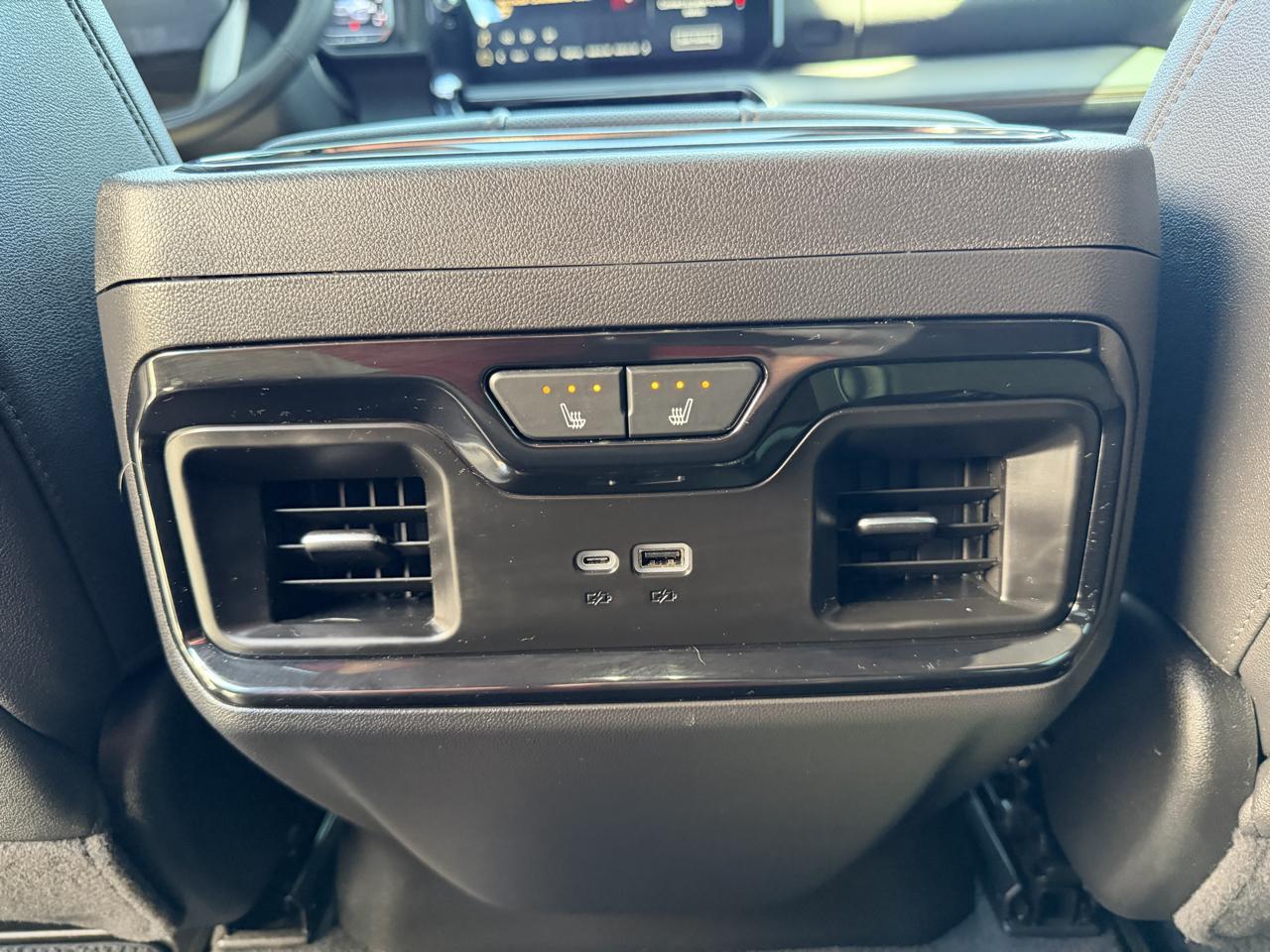 GMC Sierra 1500 4WD Crew Cab 147" AT4 2025