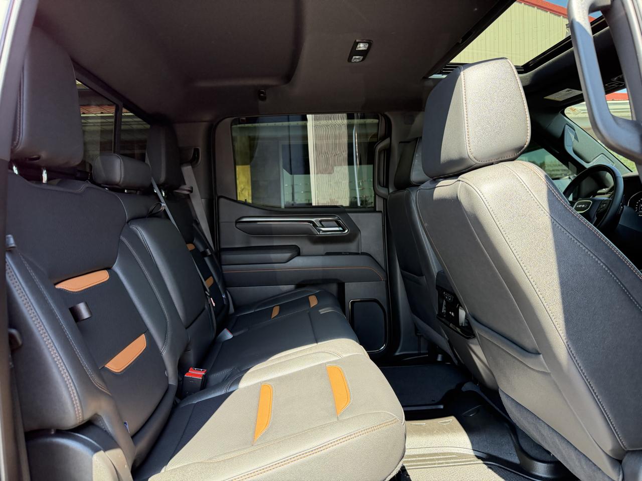 GMC Sierra 1500 4WD Crew Cab 147" AT4 2025