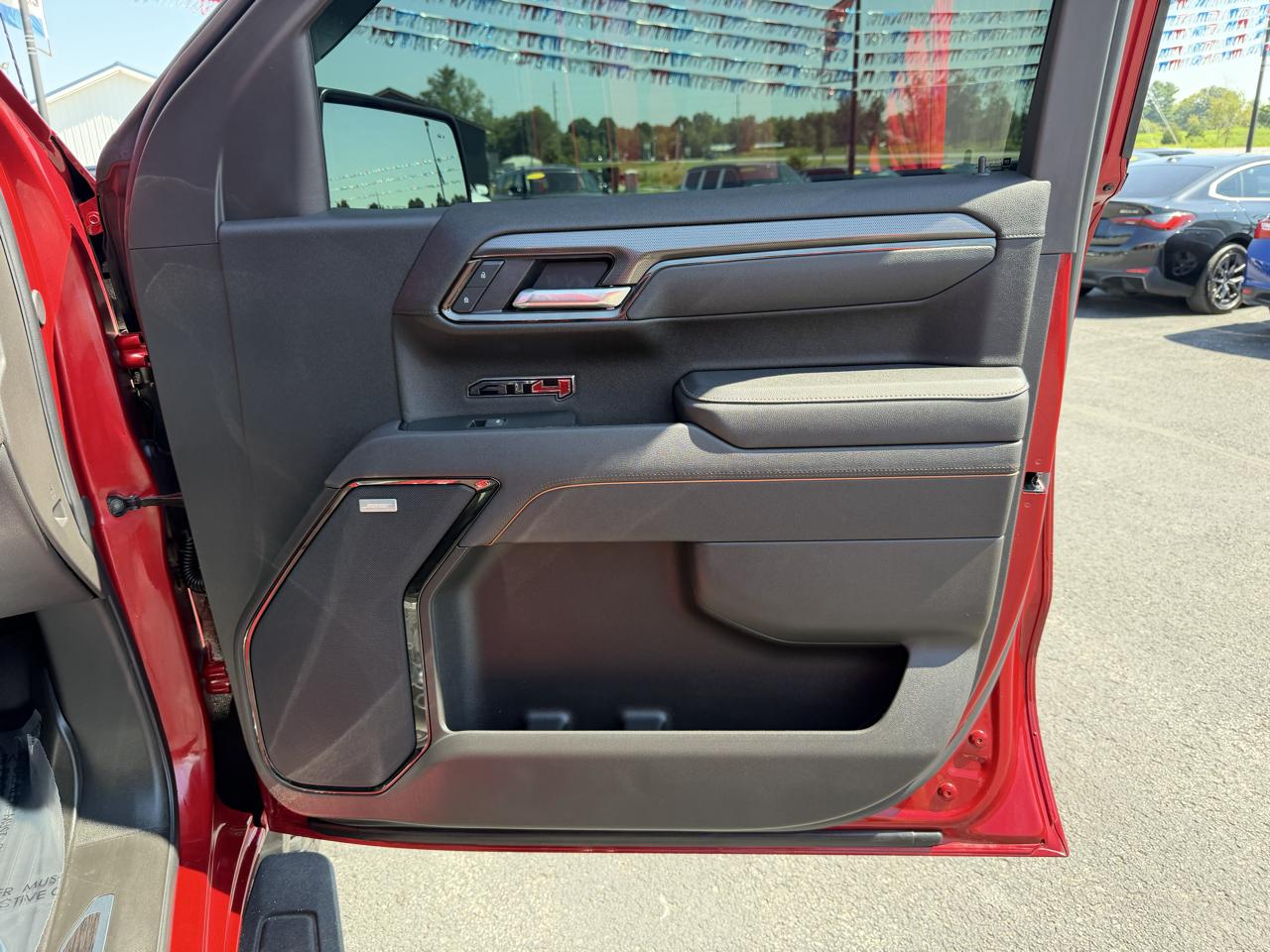 GMC Sierra 1500 4WD Crew Cab 147" AT4 2025