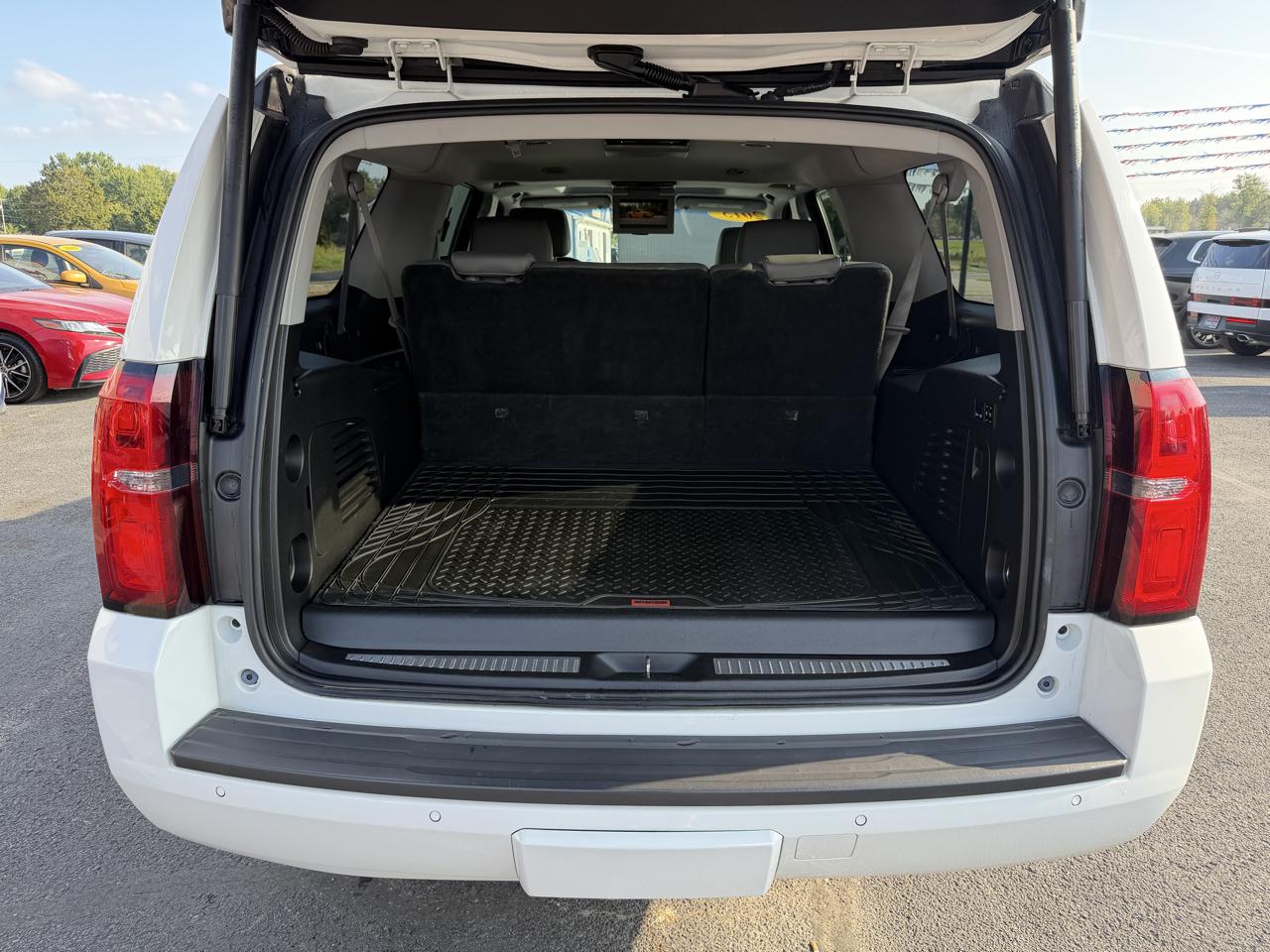 Chevrolet Suburban 4WD 4dr LT 2015