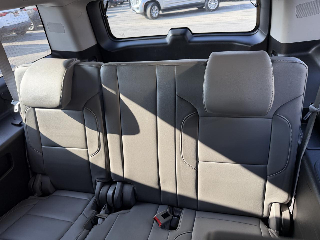 Chevrolet Suburban 4WD 4dr LT 2015