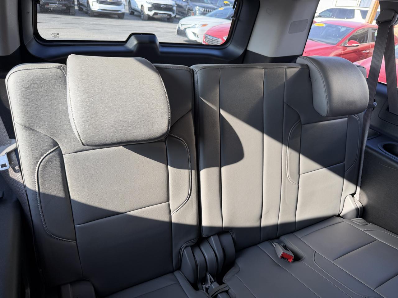Chevrolet Suburban 4WD 4dr LT 2015