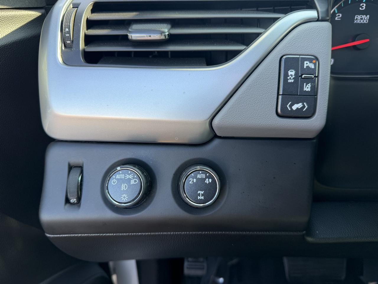 Chevrolet Suburban 4WD 4dr LT 2015