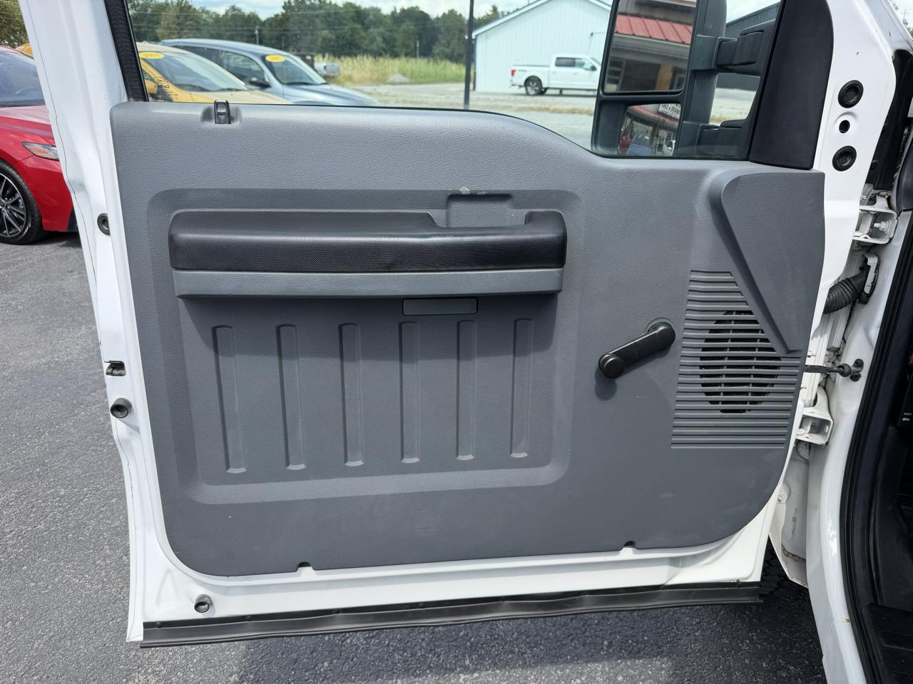 Ford Super Duty F-250 SRW XL 4WD Crew Cab 6.75' Box 2015