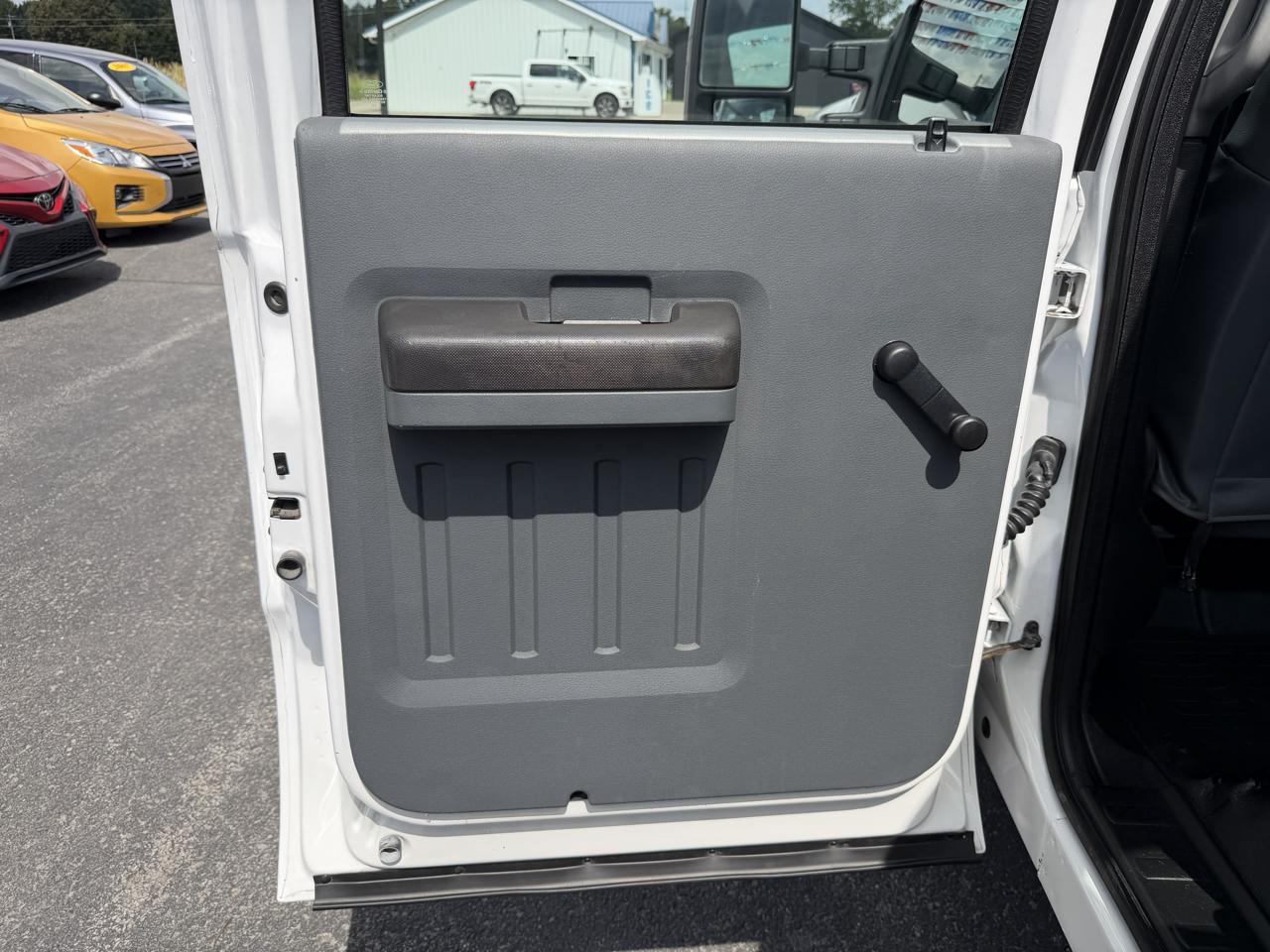Ford Super Duty F-250 SRW XL 4WD Crew Cab 6.75' Box 2015