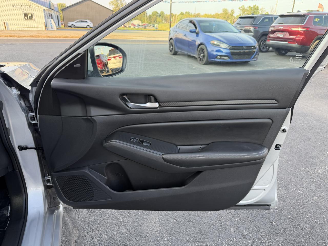 Nissan Altima 2.5 SV Sedan 2024