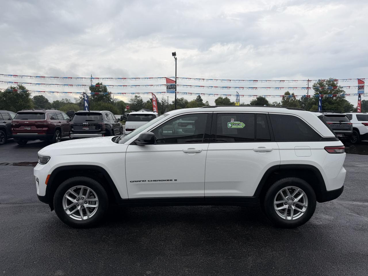 Jeep Grand Cherokee Laredo 4x4 2023