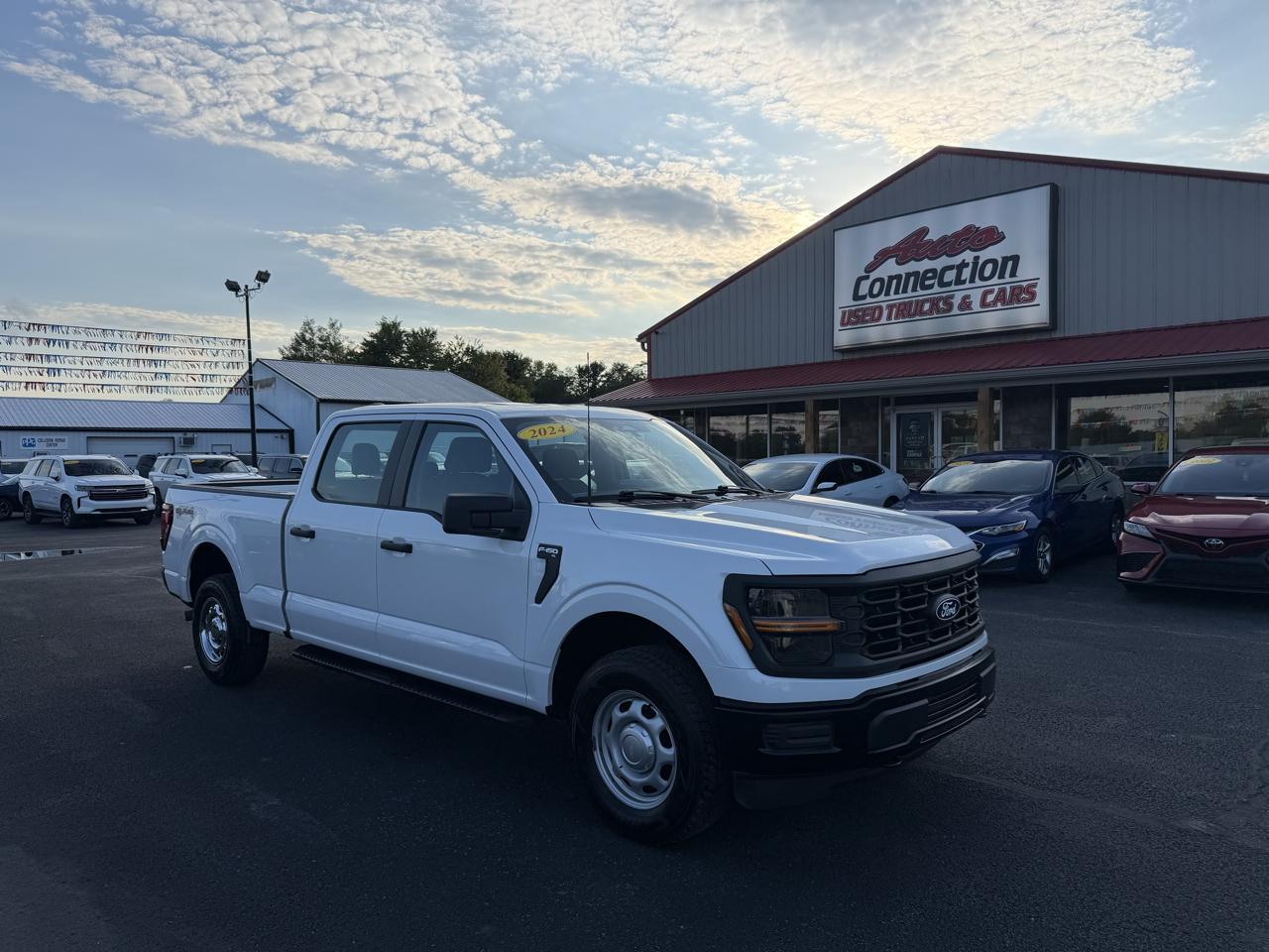 2024 Ford F-150 4WD SuperCrew 150" XL