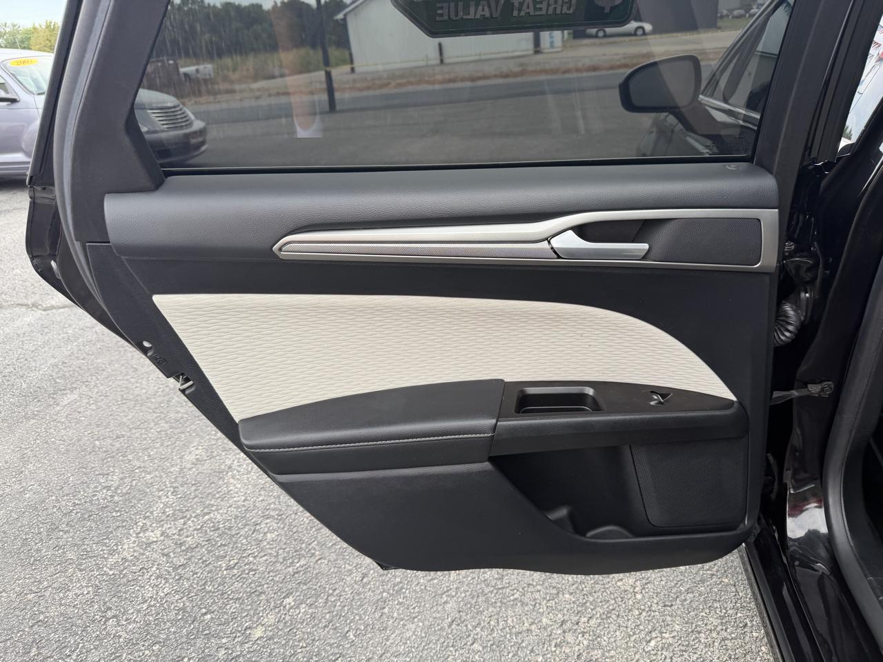 Ford Fusion SE FWD 2020