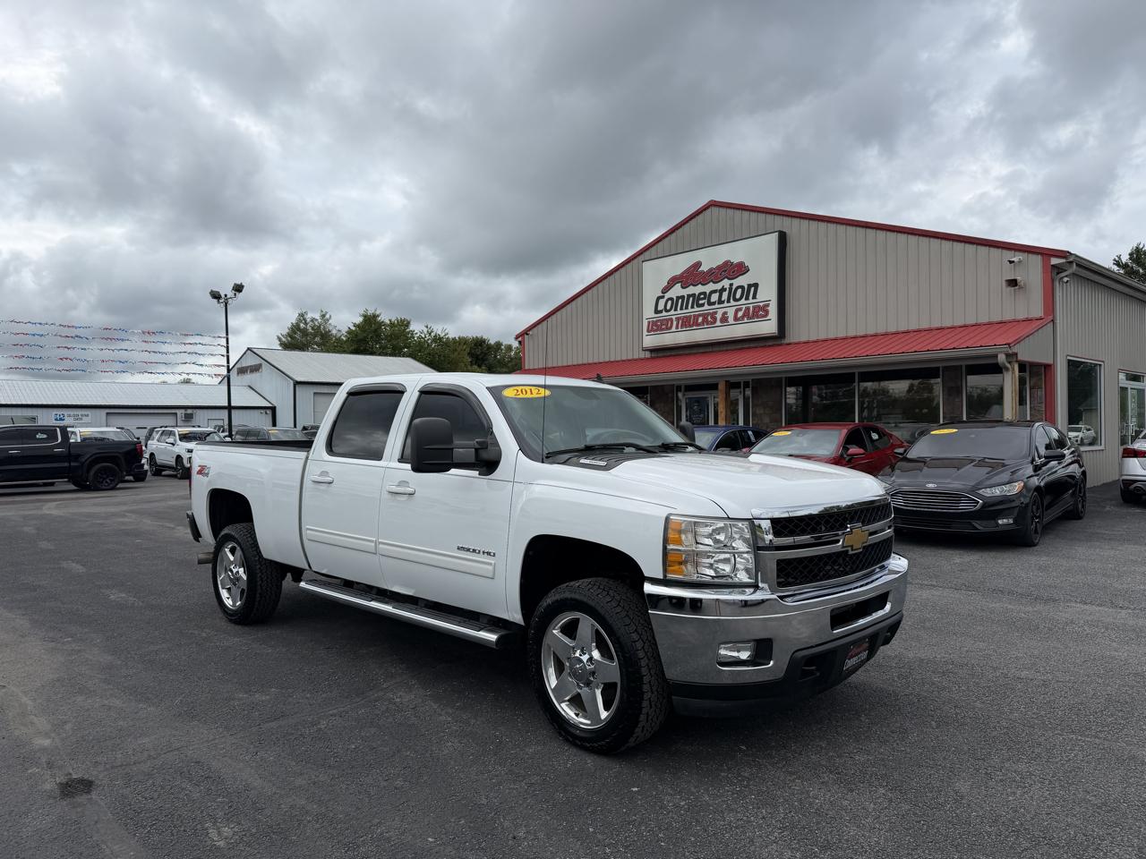 Chevrolet Silverado photo 2