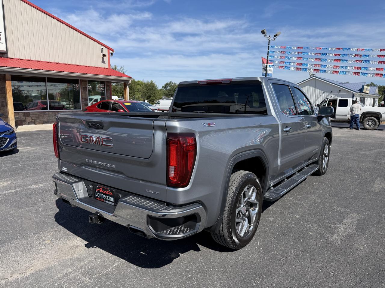 GMC Sierra 1500 4WD Crew Cab 147" SLT 2023