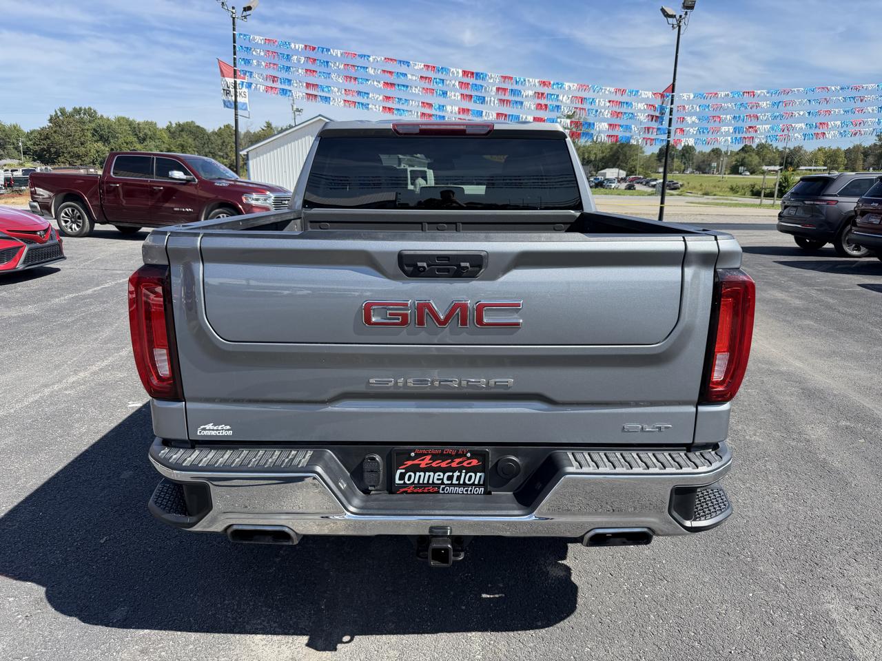 GMC Sierra 1500 4WD Crew Cab 147" SLT 2023
