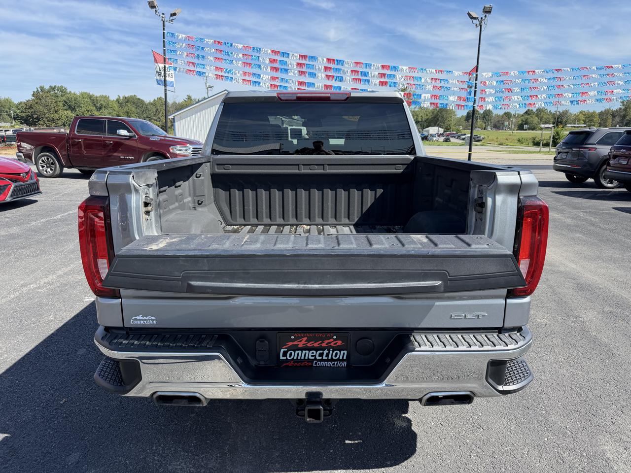 GMC Sierra 1500 4WD Crew Cab 147" SLT 2023