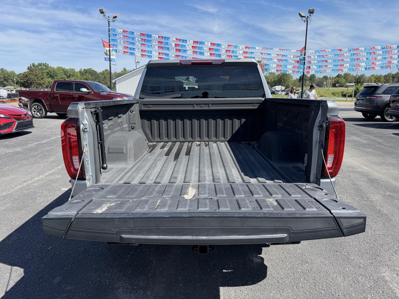 GMC Sierra 1500 4WD Crew Cab 147" SLT 2023