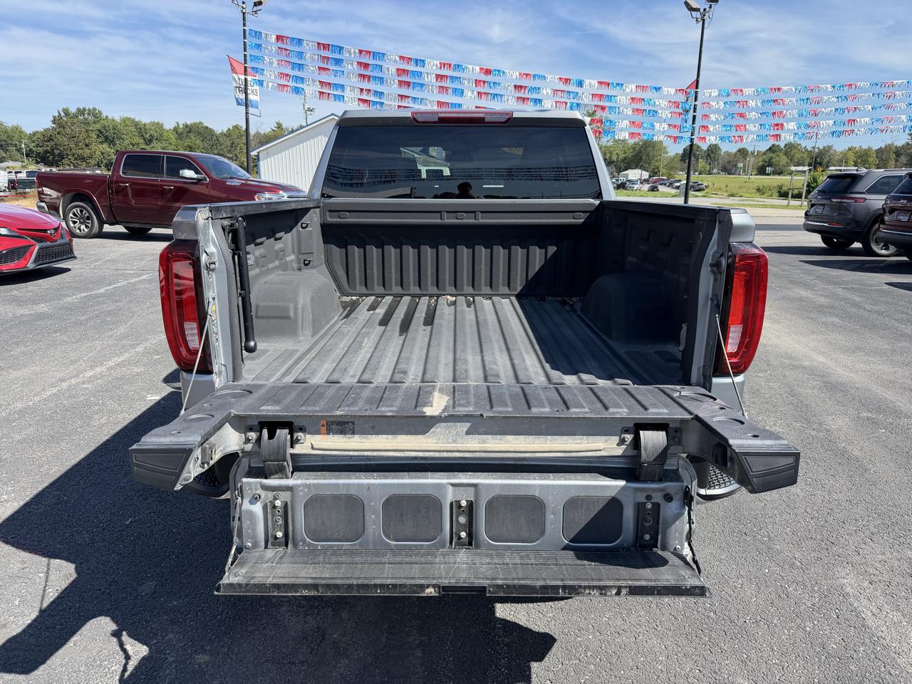GMC Sierra 1500 4WD Crew Cab 147" SLT 2023