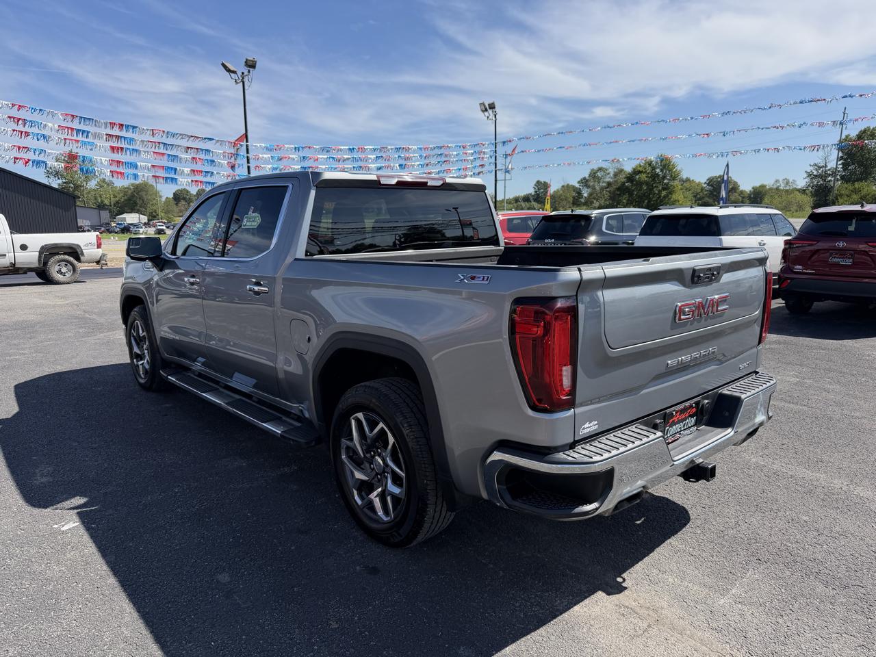 GMC Sierra 1500 4WD Crew Cab 147" SLT 2023
