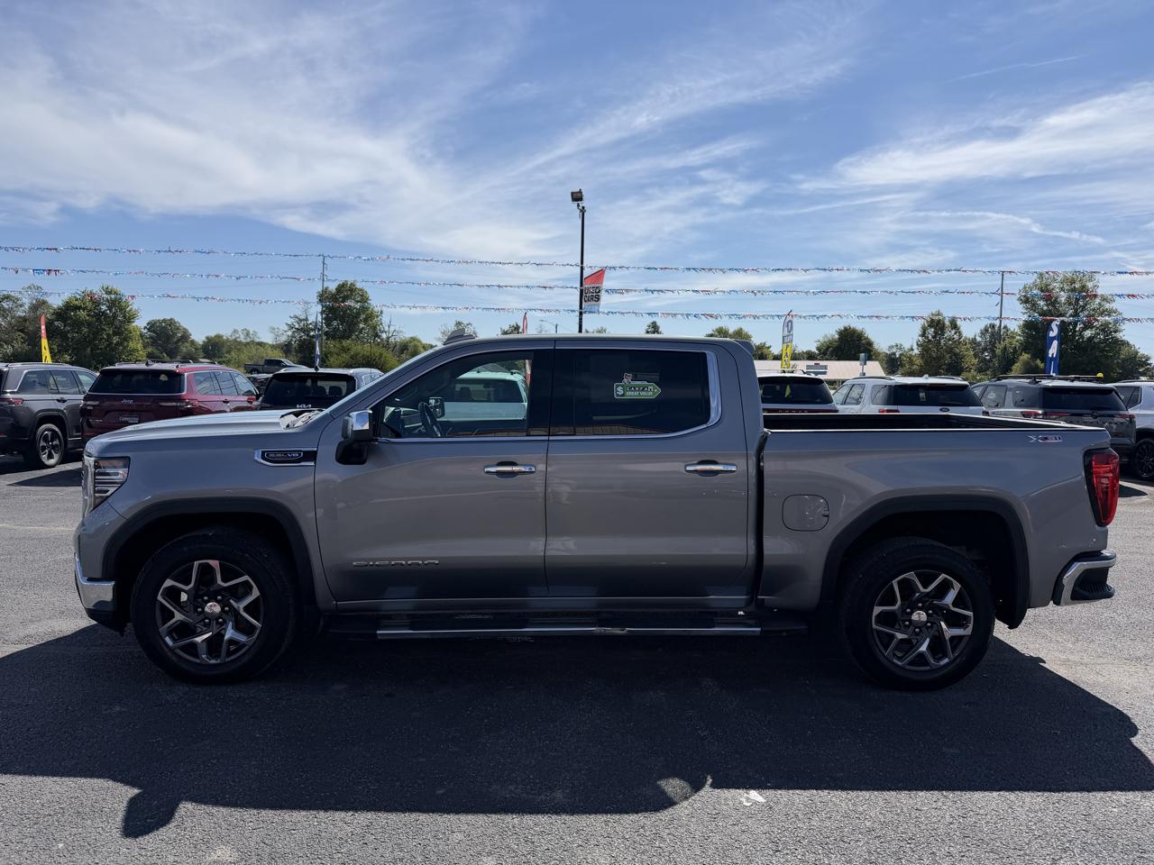 GMC Sierra 1500 4WD Crew Cab 147" SLT 2023