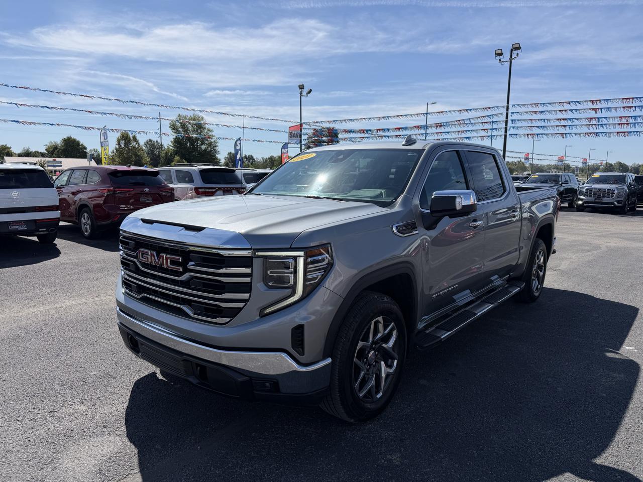 GMC Sierra 1500 4WD Crew Cab 147" SLT 2023