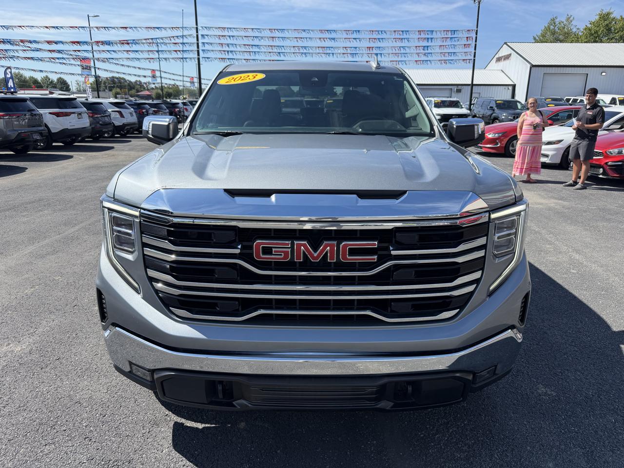 GMC Sierra 1500 4WD Crew Cab 147" SLT 2023