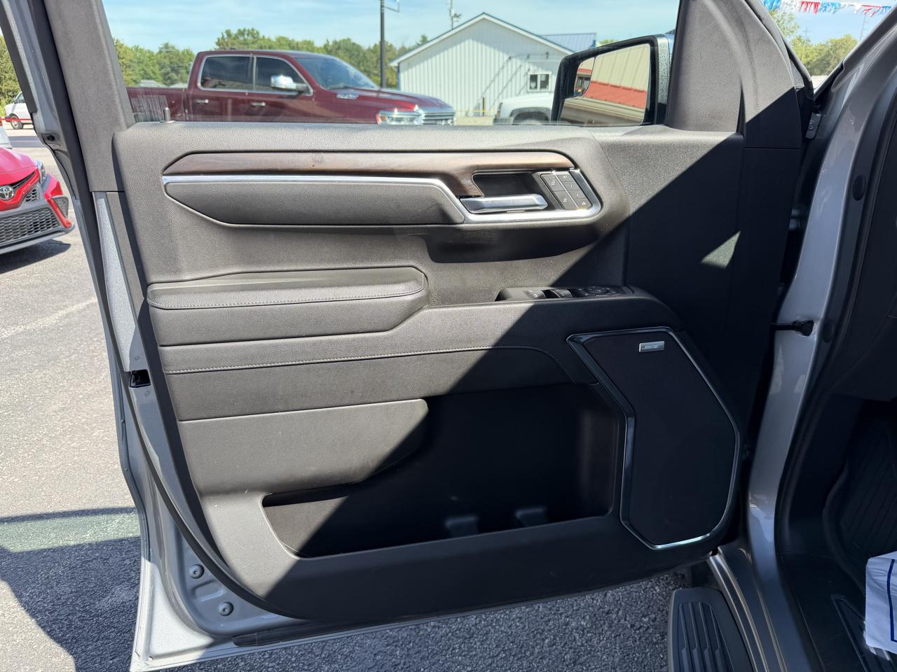 GMC Sierra 1500 4WD Crew Cab 147" SLT 2023