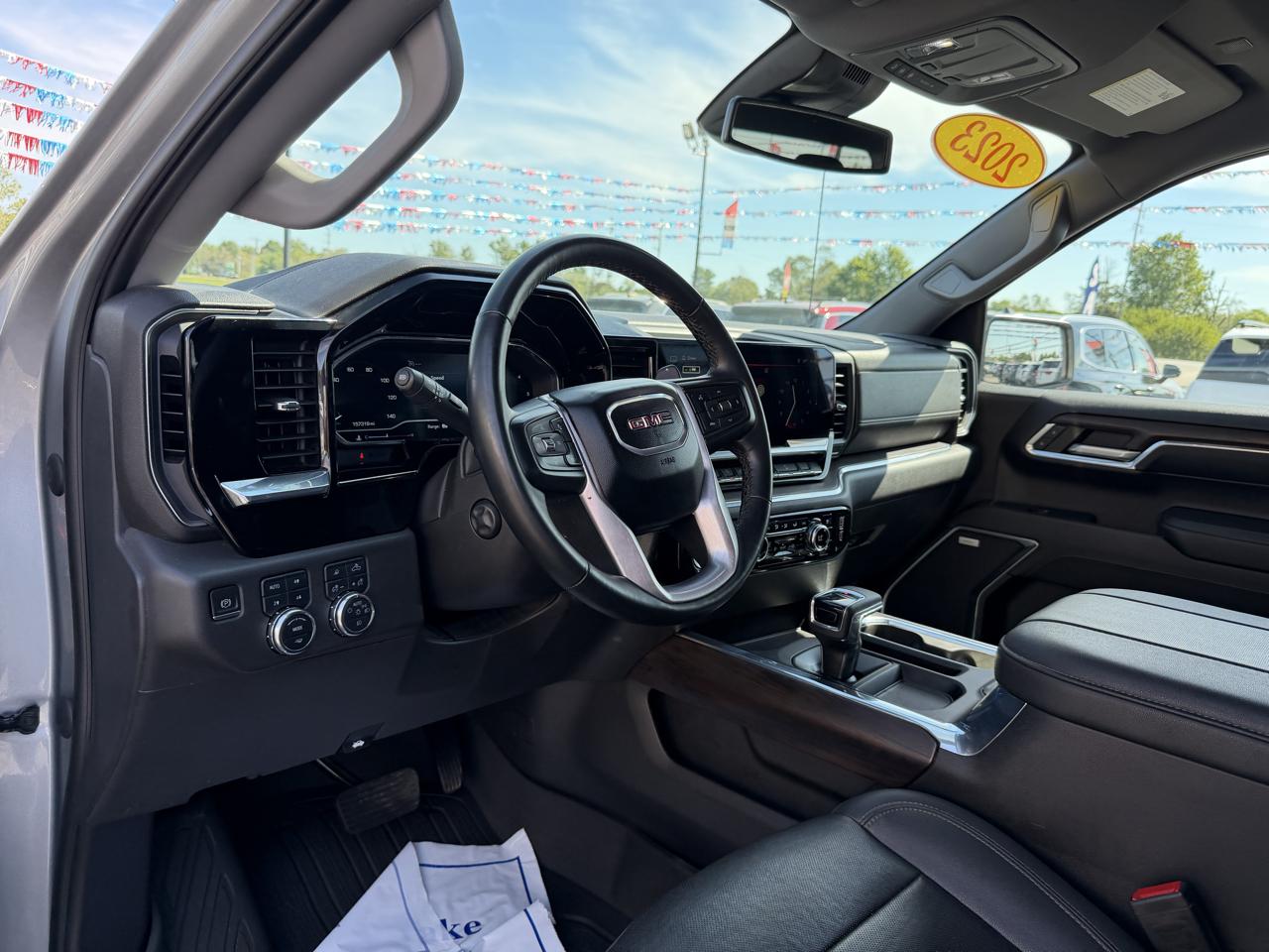 GMC Sierra 1500 4WD Crew Cab 147" SLT 2023