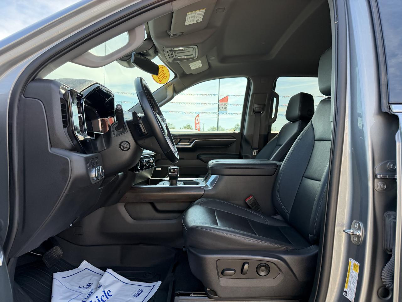 GMC Sierra 1500 4WD Crew Cab 147" SLT 2023