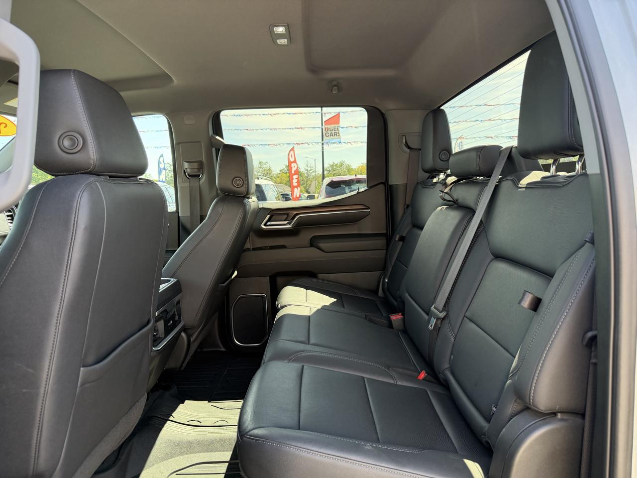 GMC Sierra 1500 4WD Crew Cab 147" SLT 2023