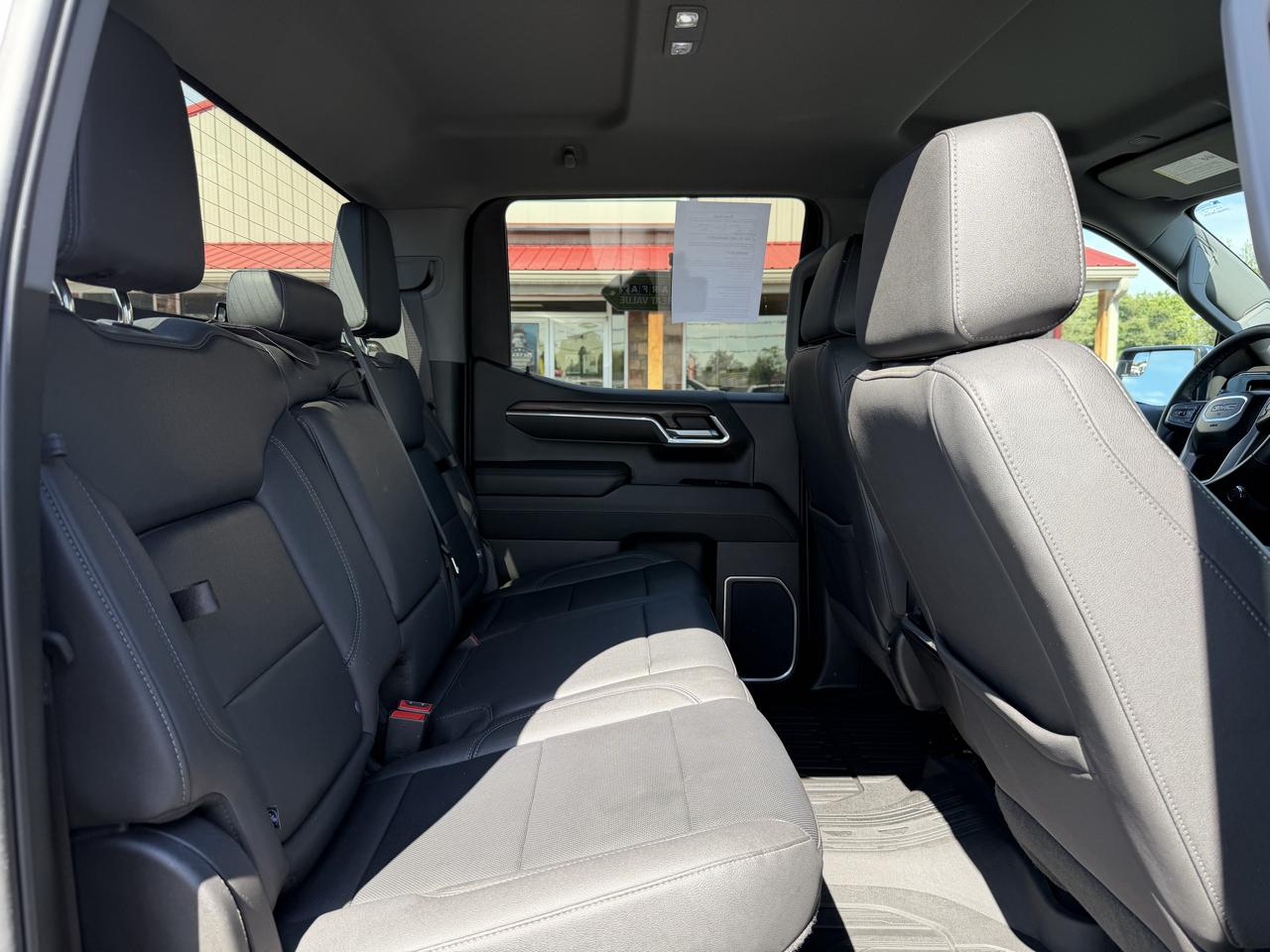 GMC Sierra 1500 4WD Crew Cab 147" SLT 2023