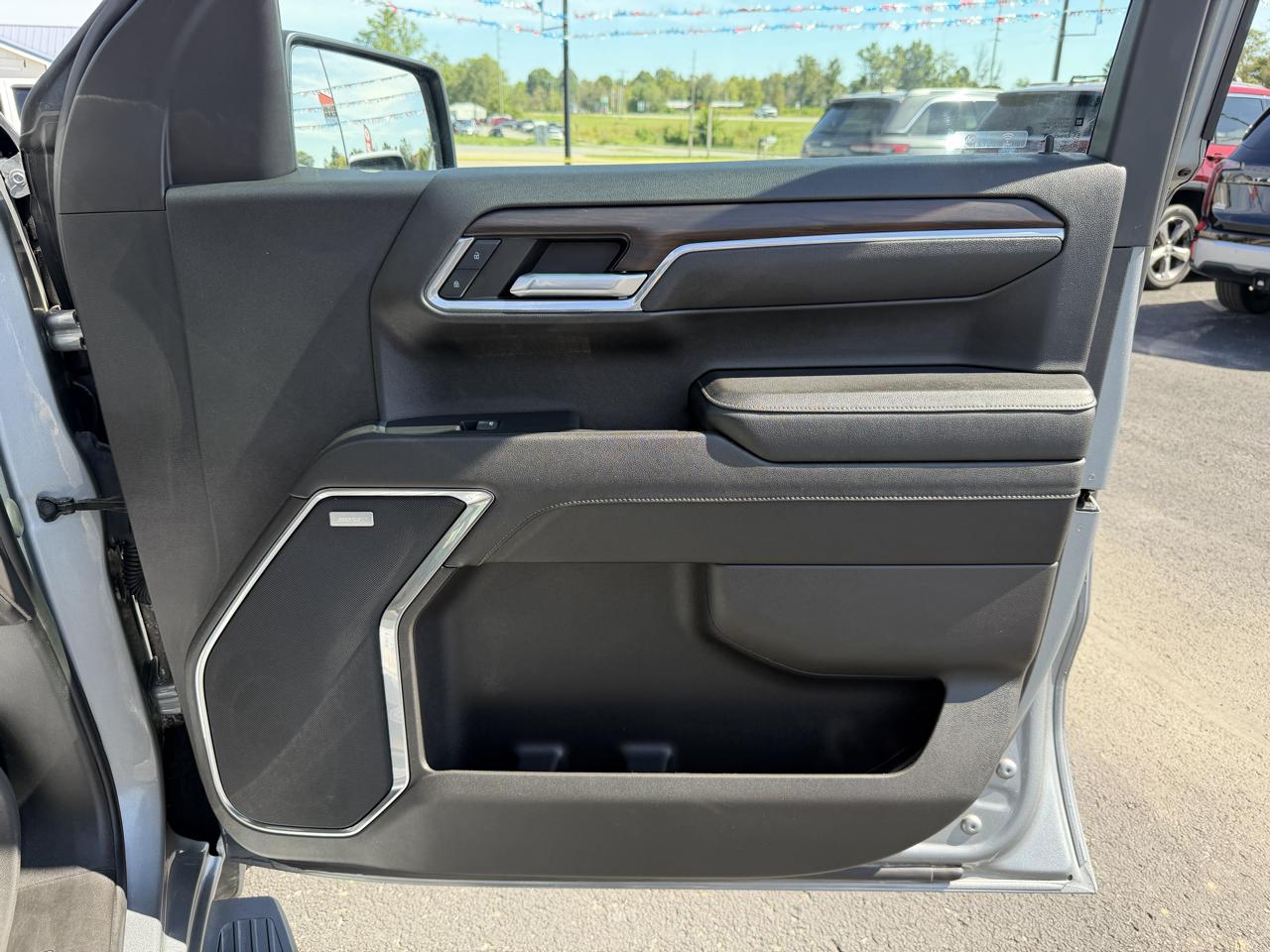 GMC Sierra 1500 4WD Crew Cab 147" SLT 2023