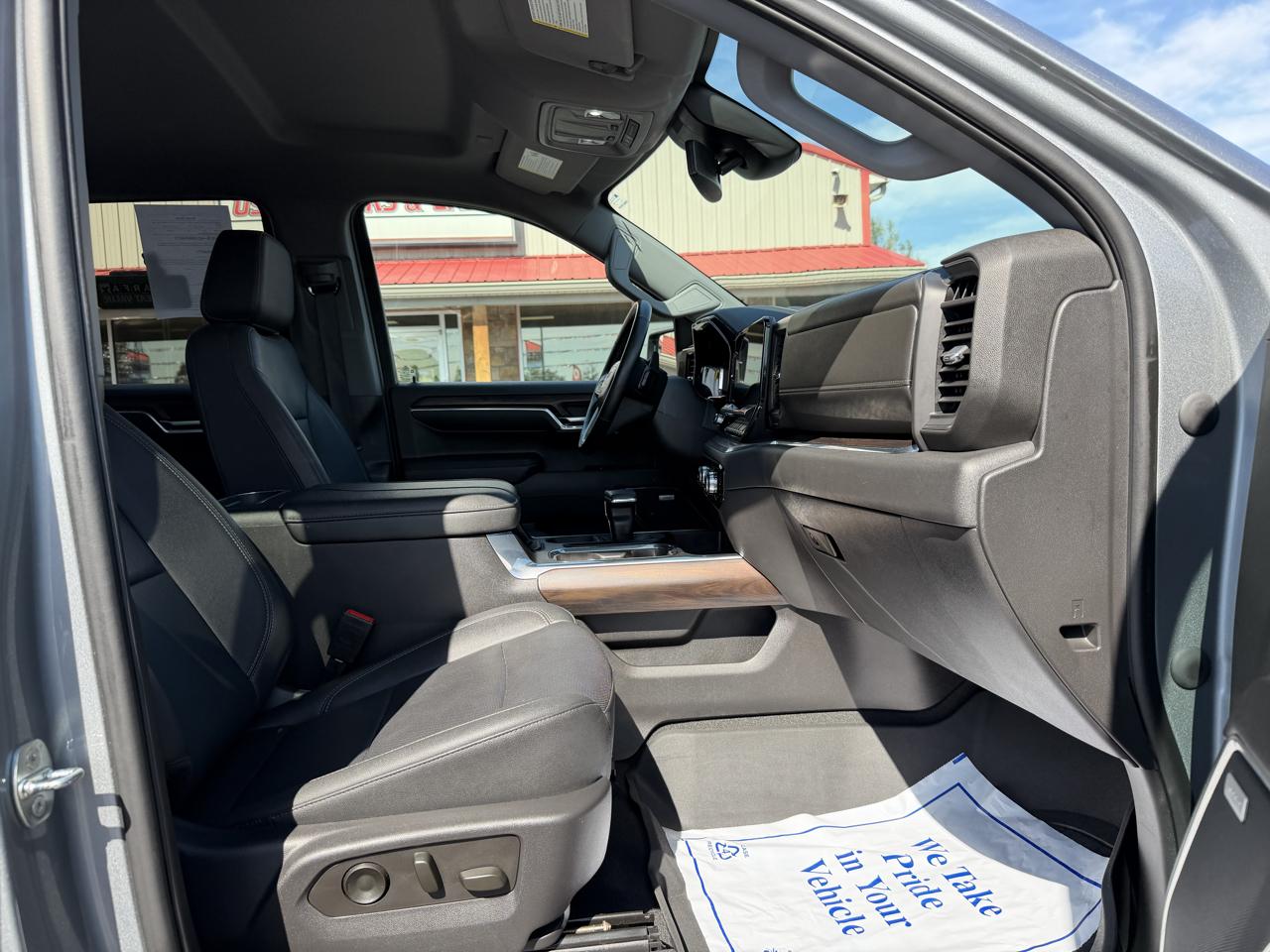 GMC Sierra 1500 4WD Crew Cab 147" SLT 2023