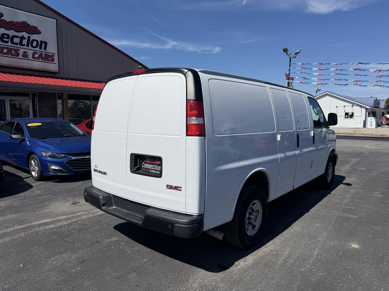 GMC Savana Cargo Van RWD 2500 135" 2023