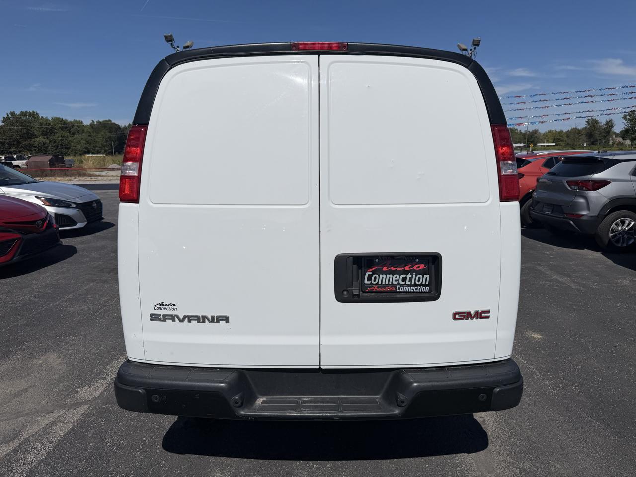 GMC Savana Cargo Van RWD 2500 135" 2023