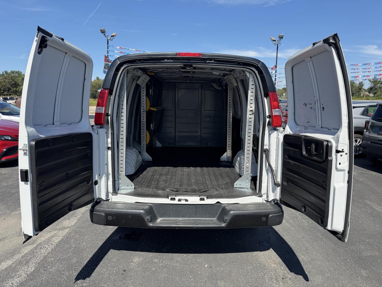 GMC Savana Cargo Van RWD 2500 135" 2023