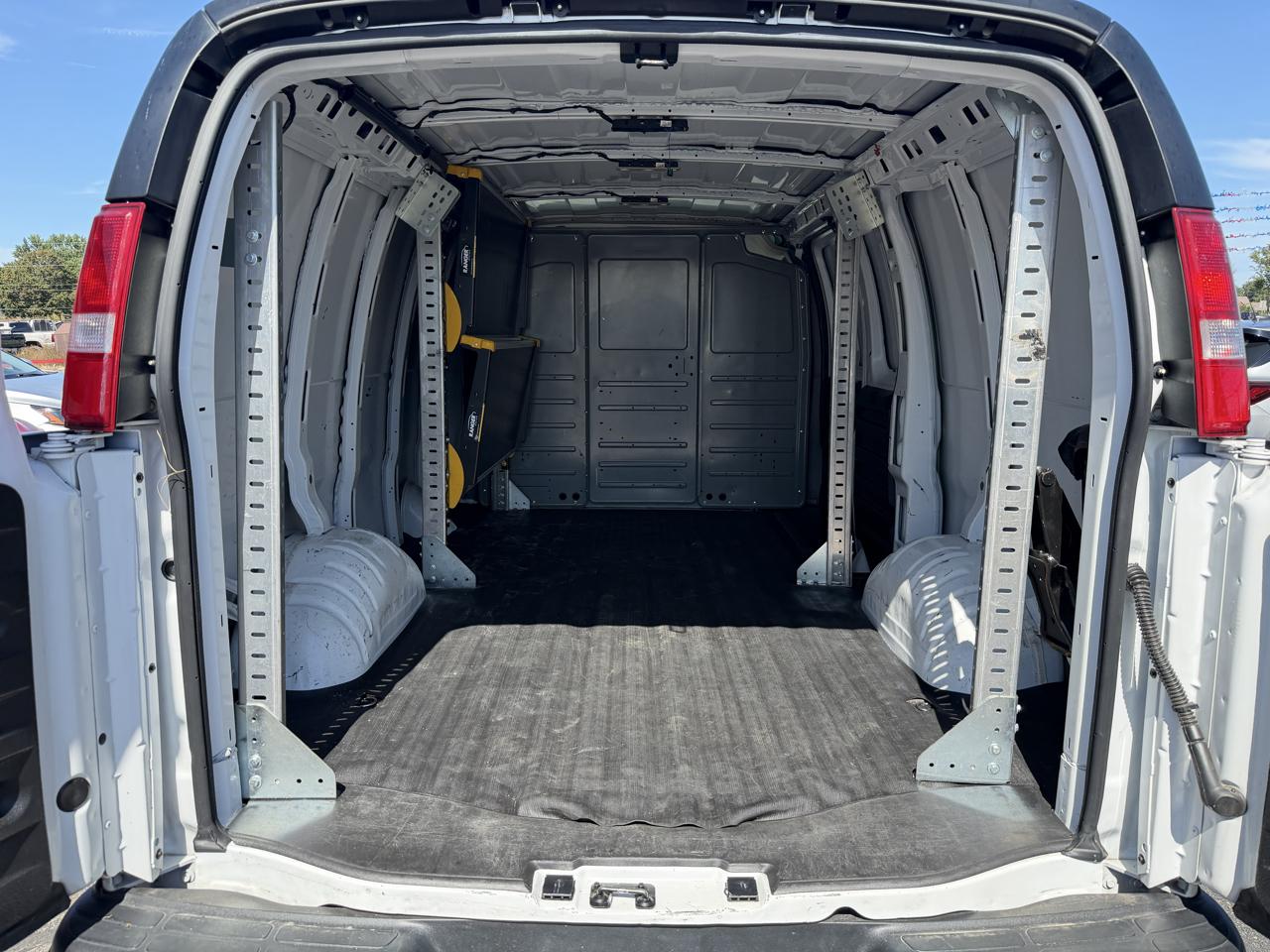 GMC Savana Cargo Van RWD 2500 135" 2023