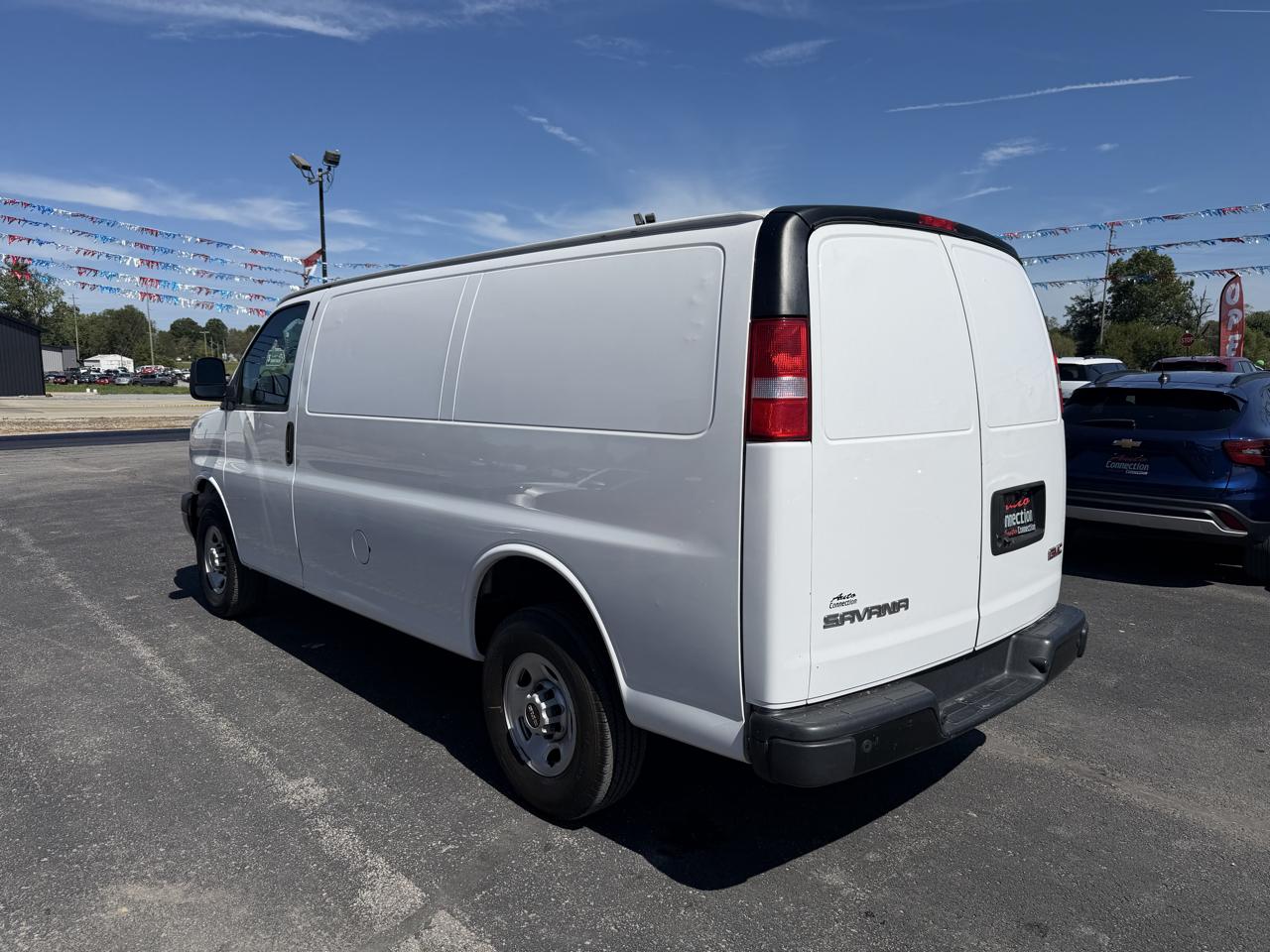 GMC Savana Cargo Van RWD 2500 135" 2023