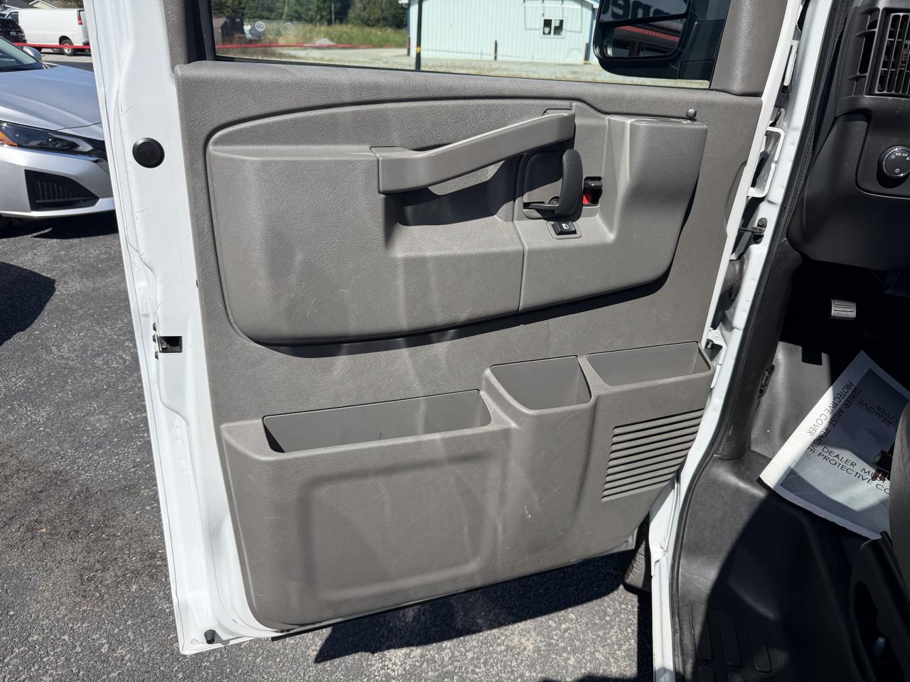 GMC Savana Cargo Van RWD 2500 135" 2023
