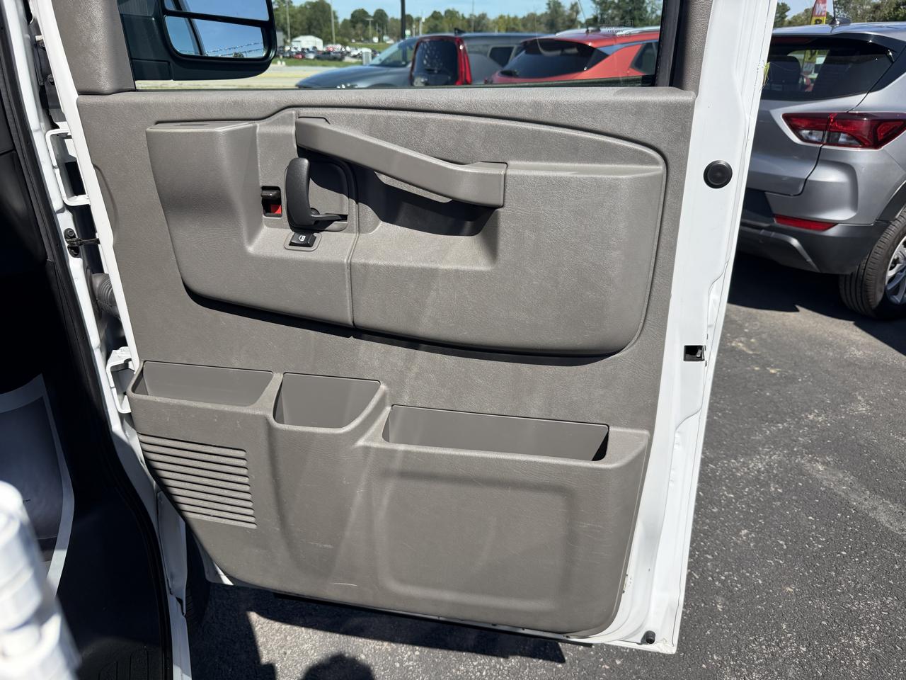 GMC Savana Cargo Van RWD 2500 135" 2023