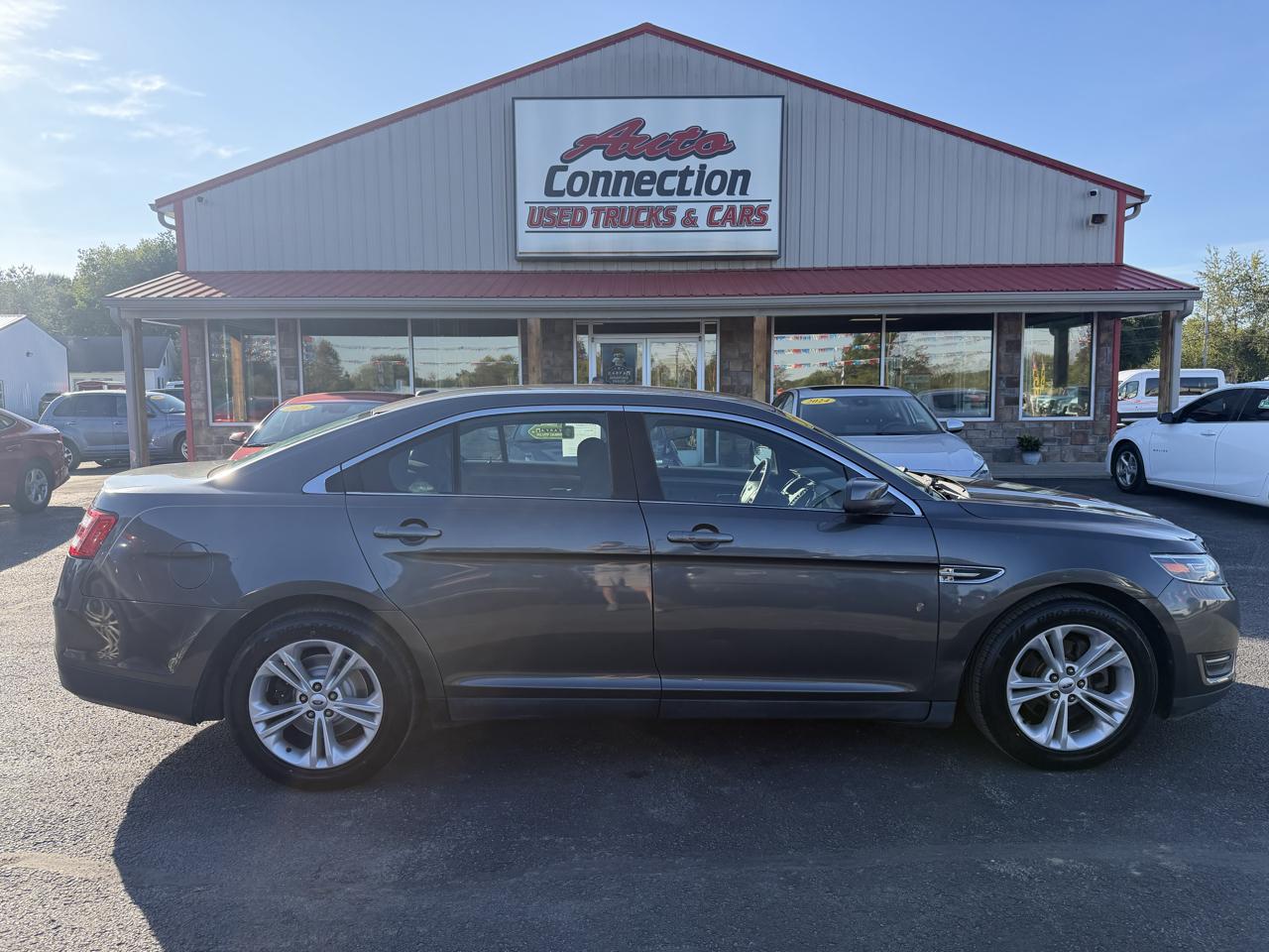Ford Taurus 4dr Sdn SEL FWD 2015