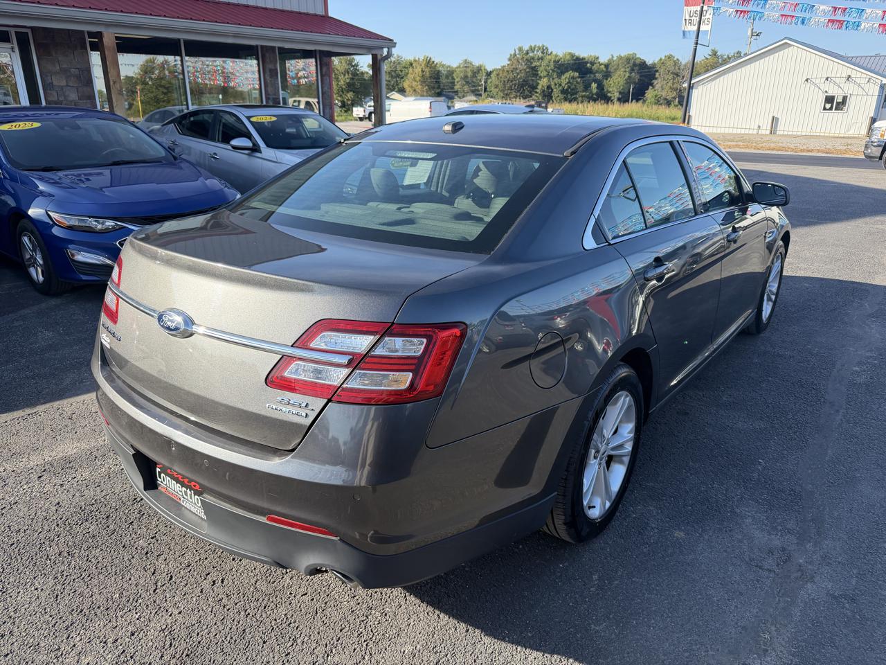 Ford Taurus 4dr Sdn SEL FWD 2015