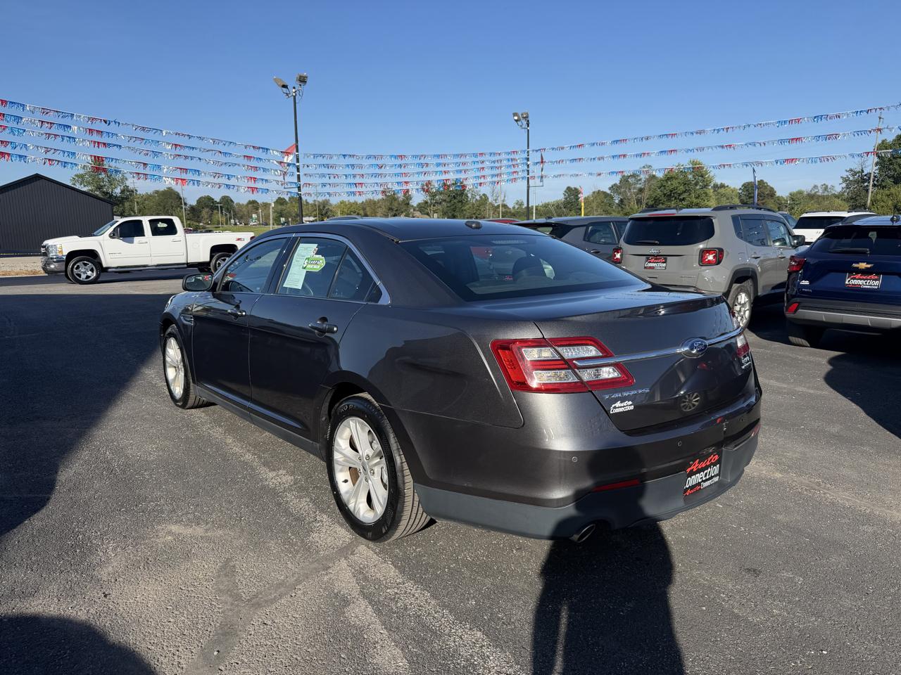 Ford Taurus 4dr Sdn SEL FWD 2015
