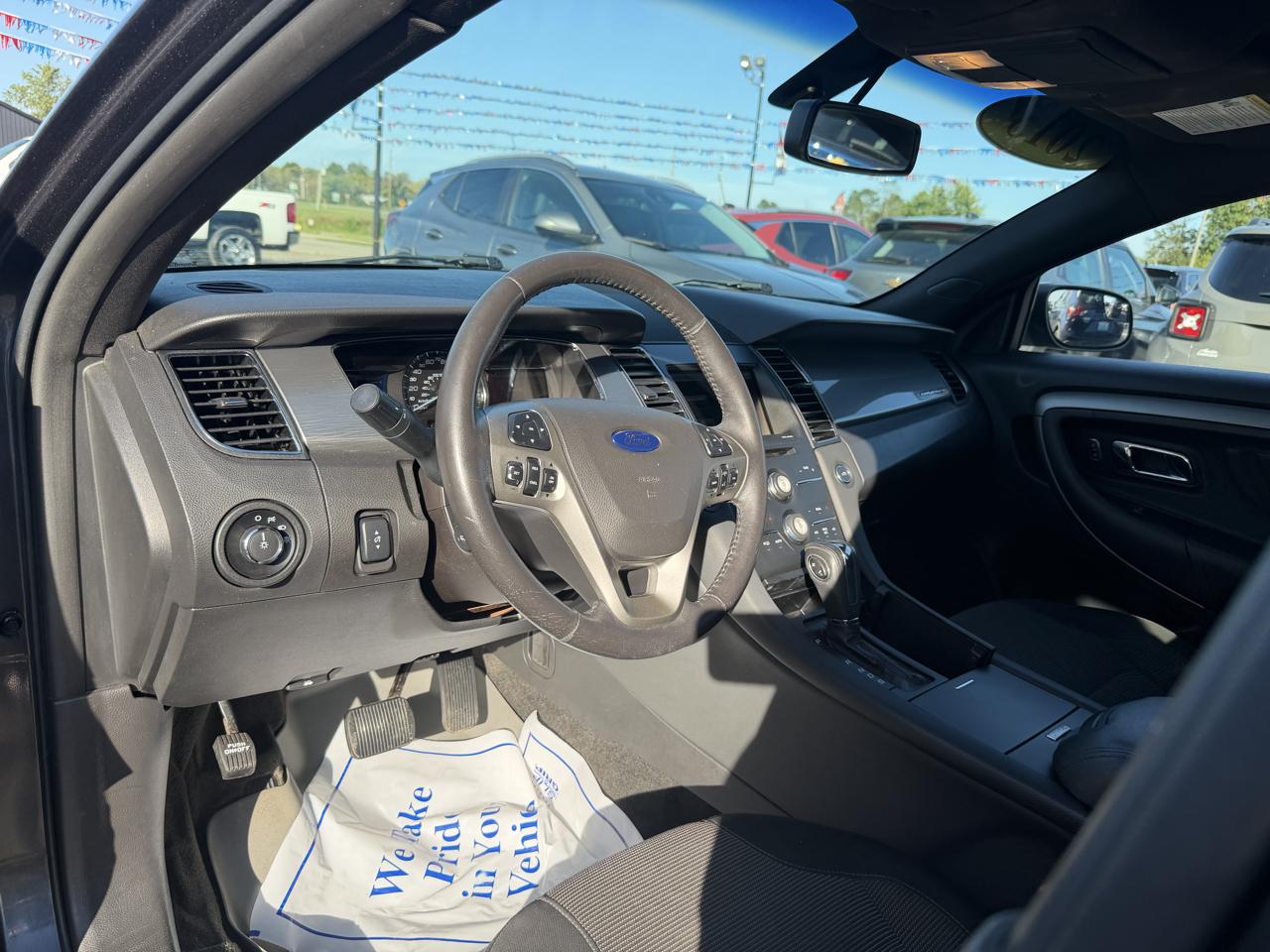 Ford Taurus 4dr Sdn SEL FWD 2015