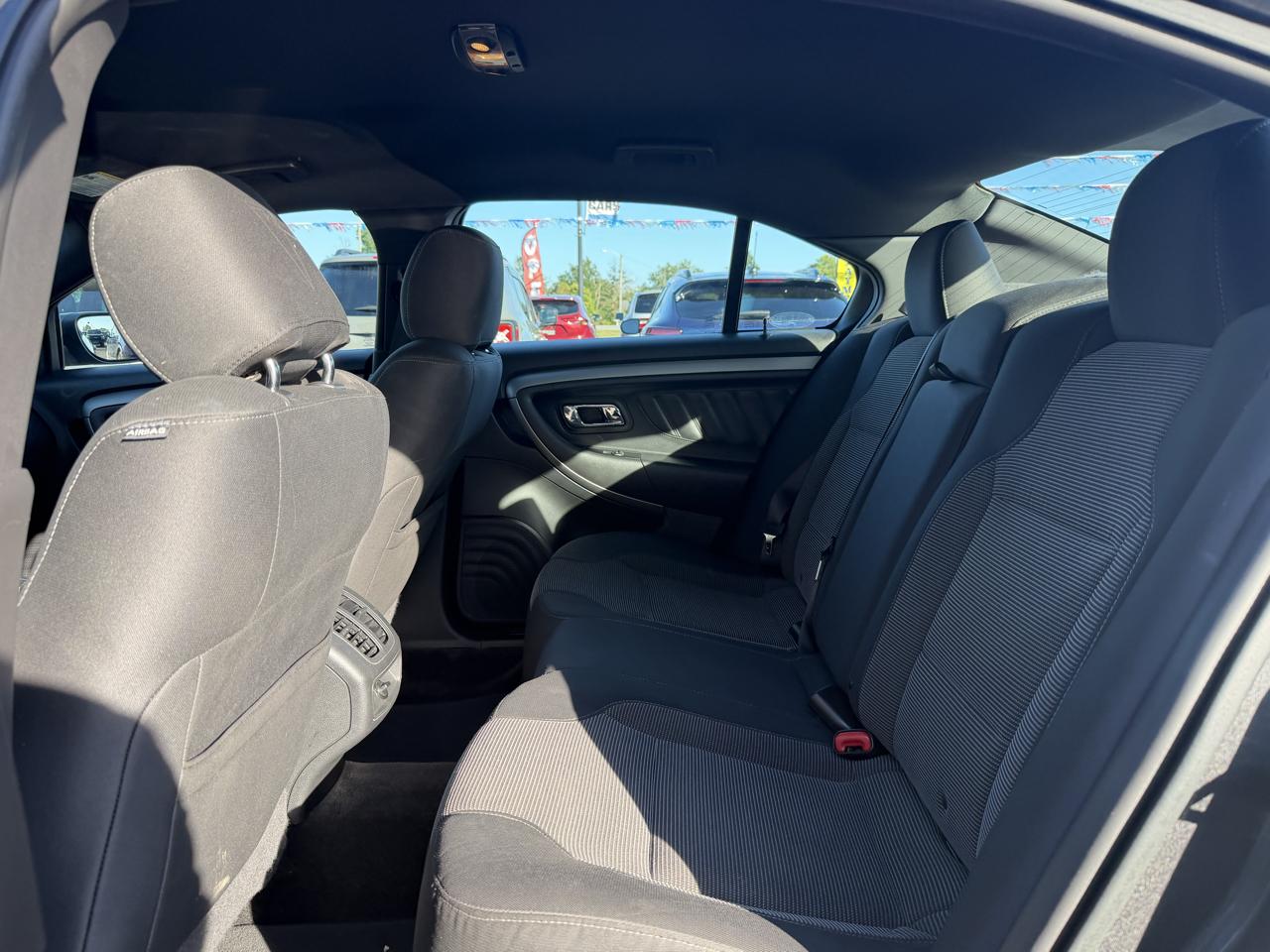 Ford Taurus 4dr Sdn SEL FWD 2015