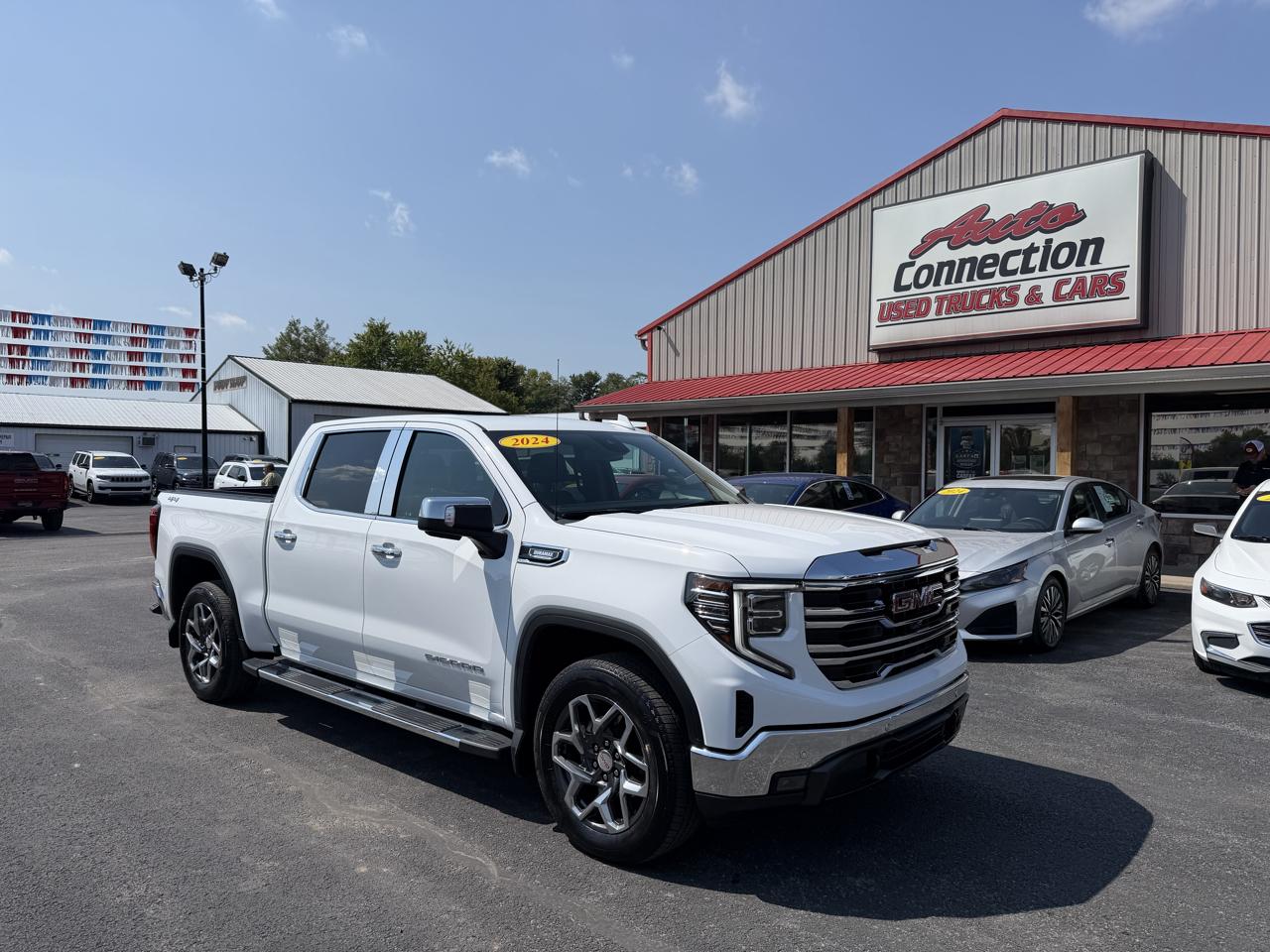GMC Sierra 1500 4WD Crew Cab 147" SLT 2024