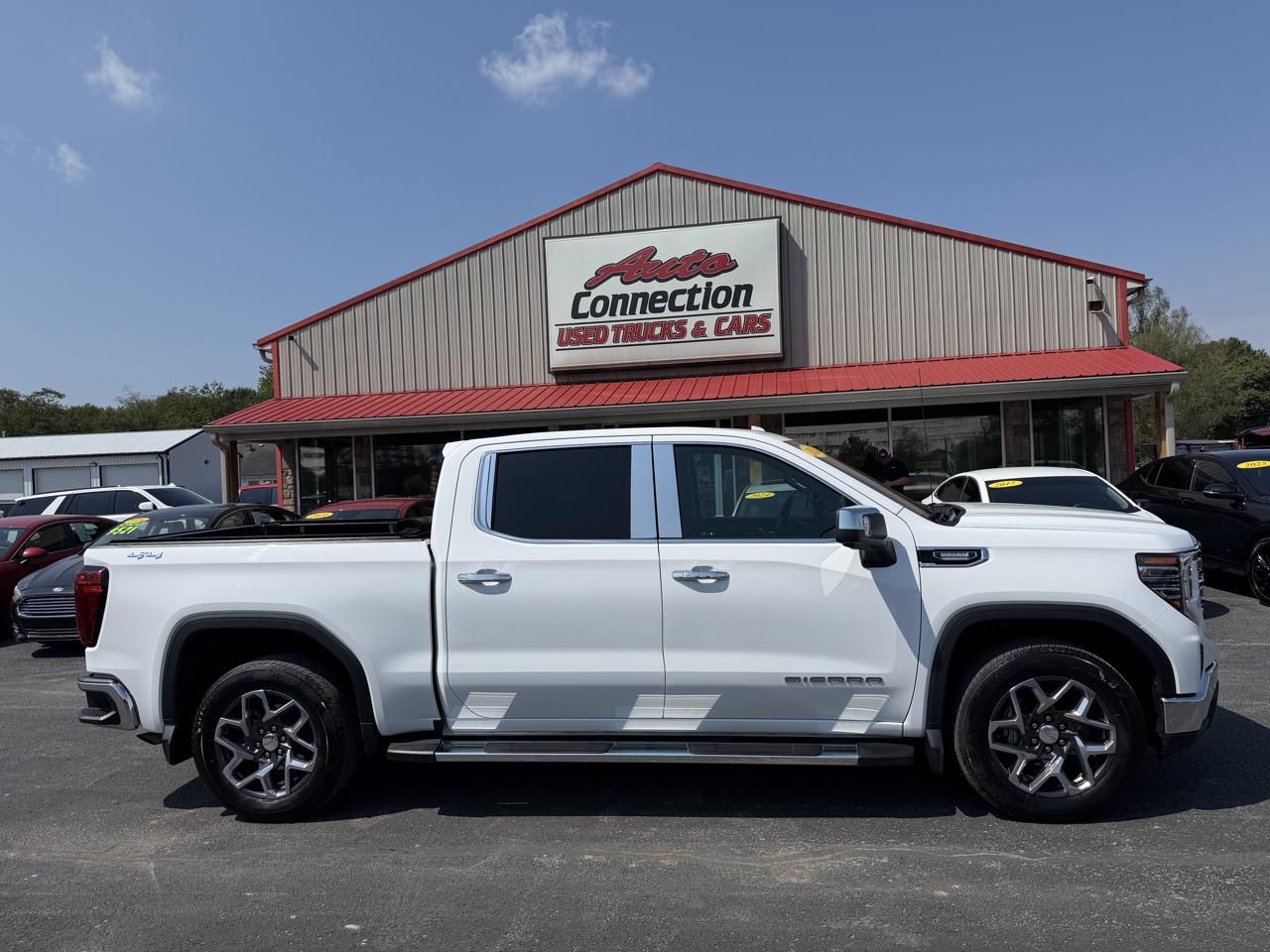 GMC Sierra 1500 4WD Crew Cab 147" SLT 2024