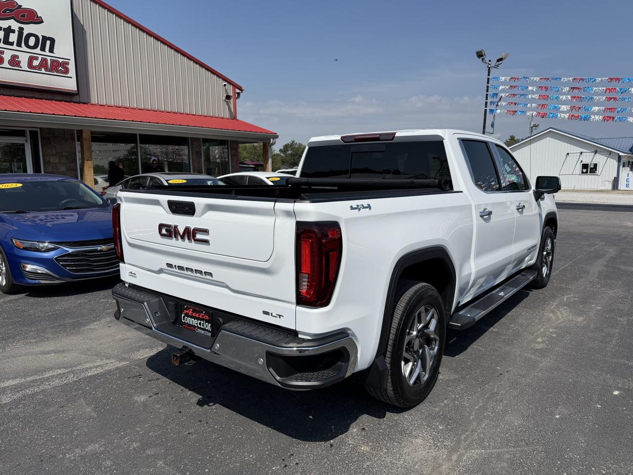 GMC Sierra 1500 4WD Crew Cab 147" SLT 2024