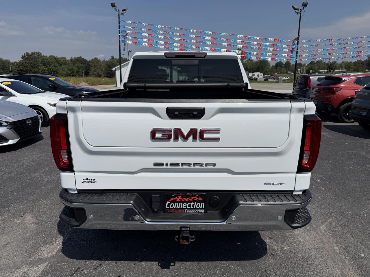GMC Sierra 1500 4WD Crew Cab 147" SLT 2024