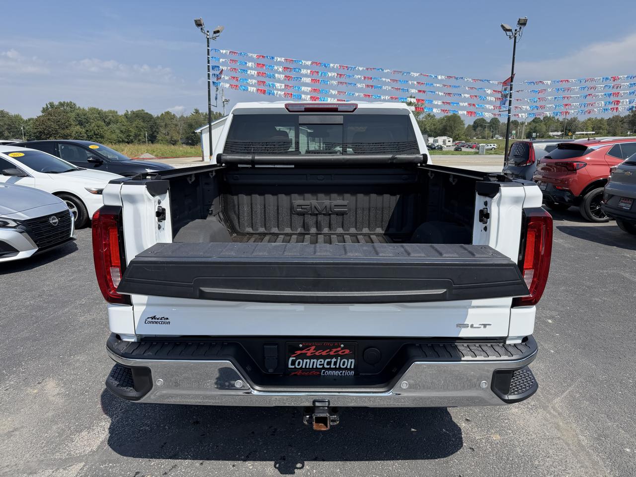 GMC Sierra 1500 4WD Crew Cab 147" SLT 2024